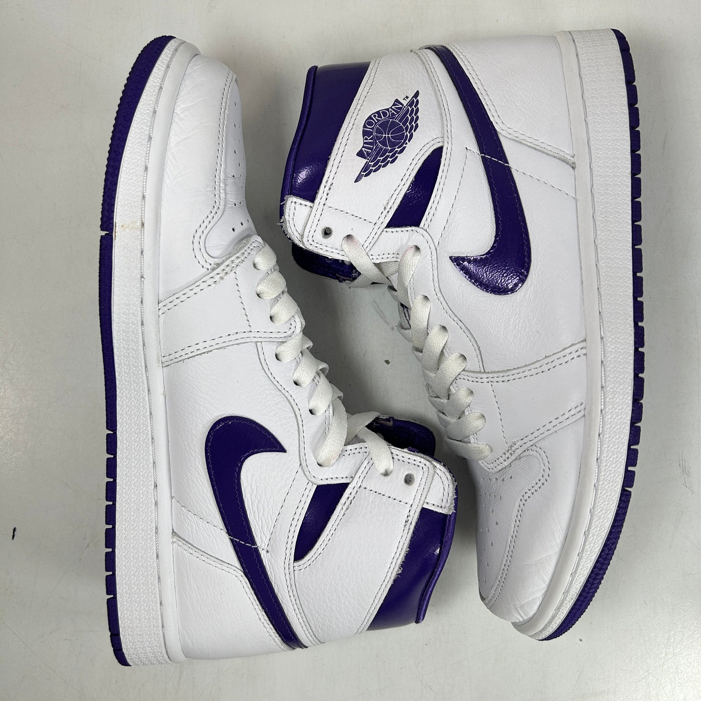 CD0461 151 Wmns Jordan 1 Retro High Court Purple [USED] - 9 W (VNDS)