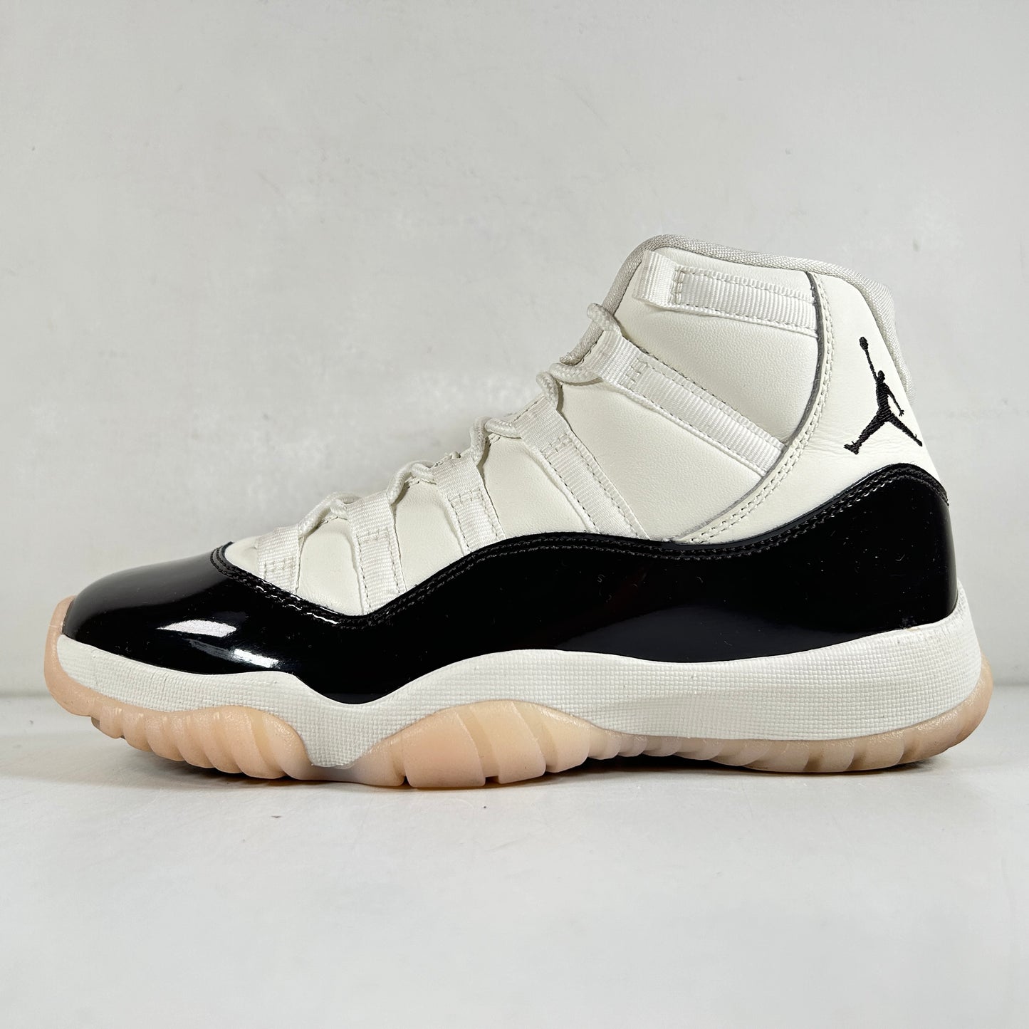 AR0715 101 Jordan 11 Retro Neapolitan (Women's) [USED] - 7 W (Used)