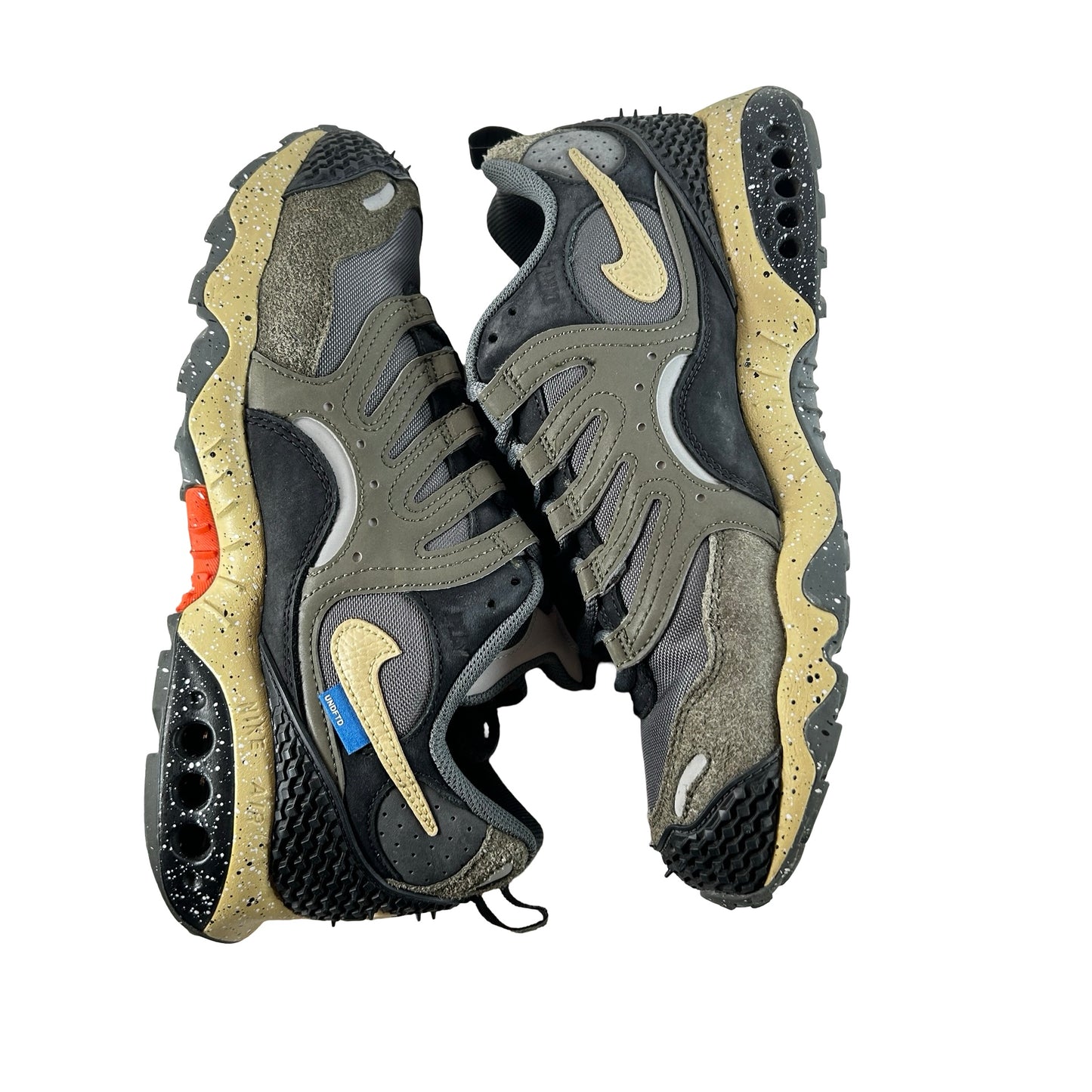 FN7546 300 Undefeated x Air Terra Humara Cargo Khaki [USED] - 9.5 M (Used)