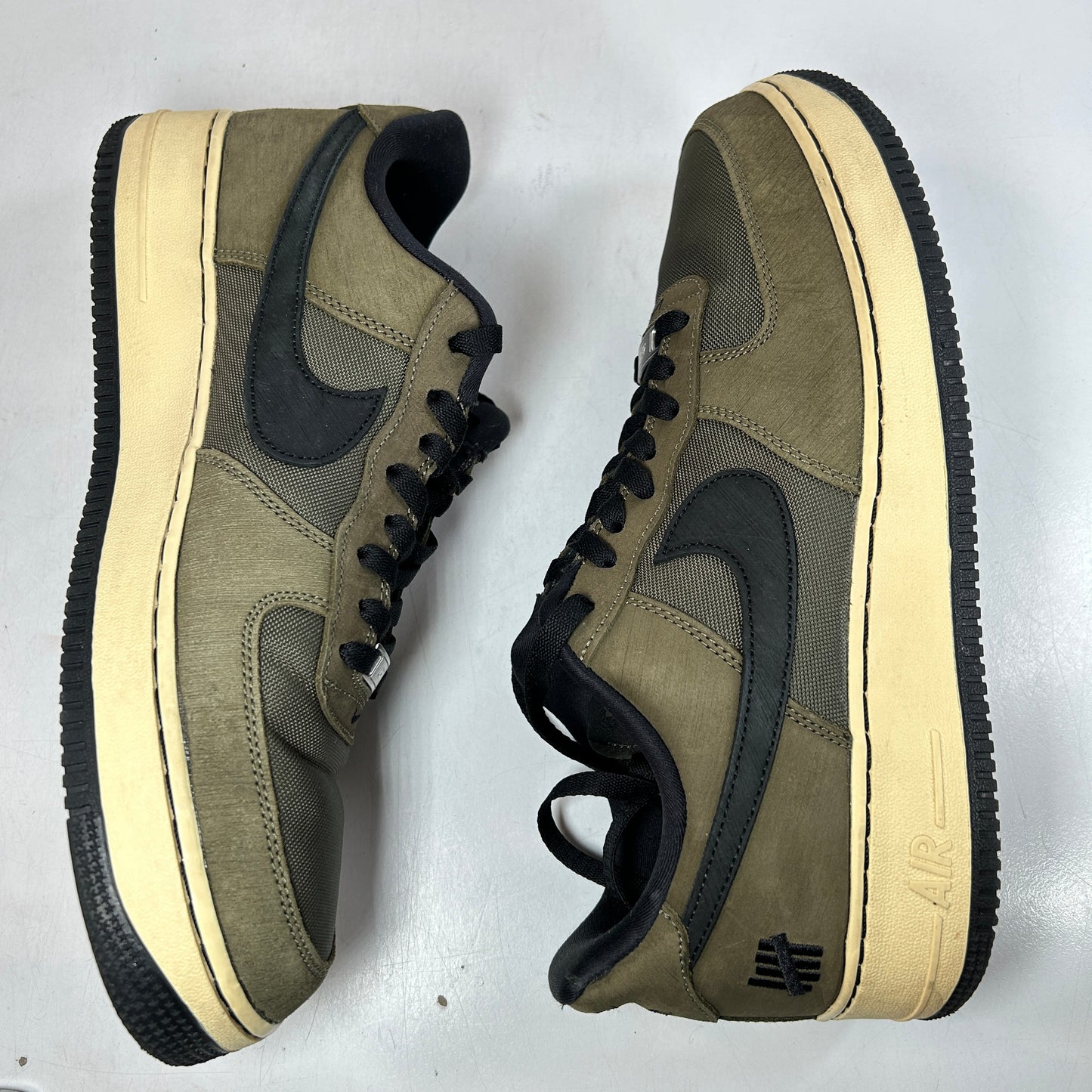 DH3064 300 Nike Air Force 1 Low SP Undefeated [USED] - 12 M (Used)