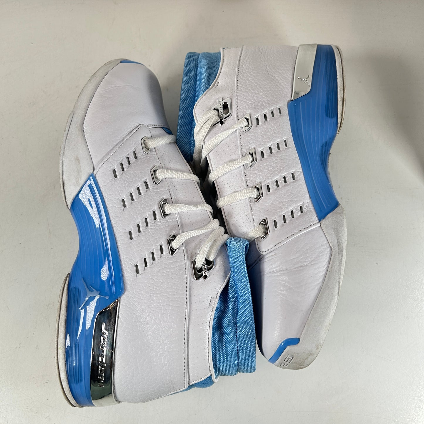 FJ0395 101 Jordan 17 Retro Low SP University Blue (2024) [USED] - 10.5 M (Used)