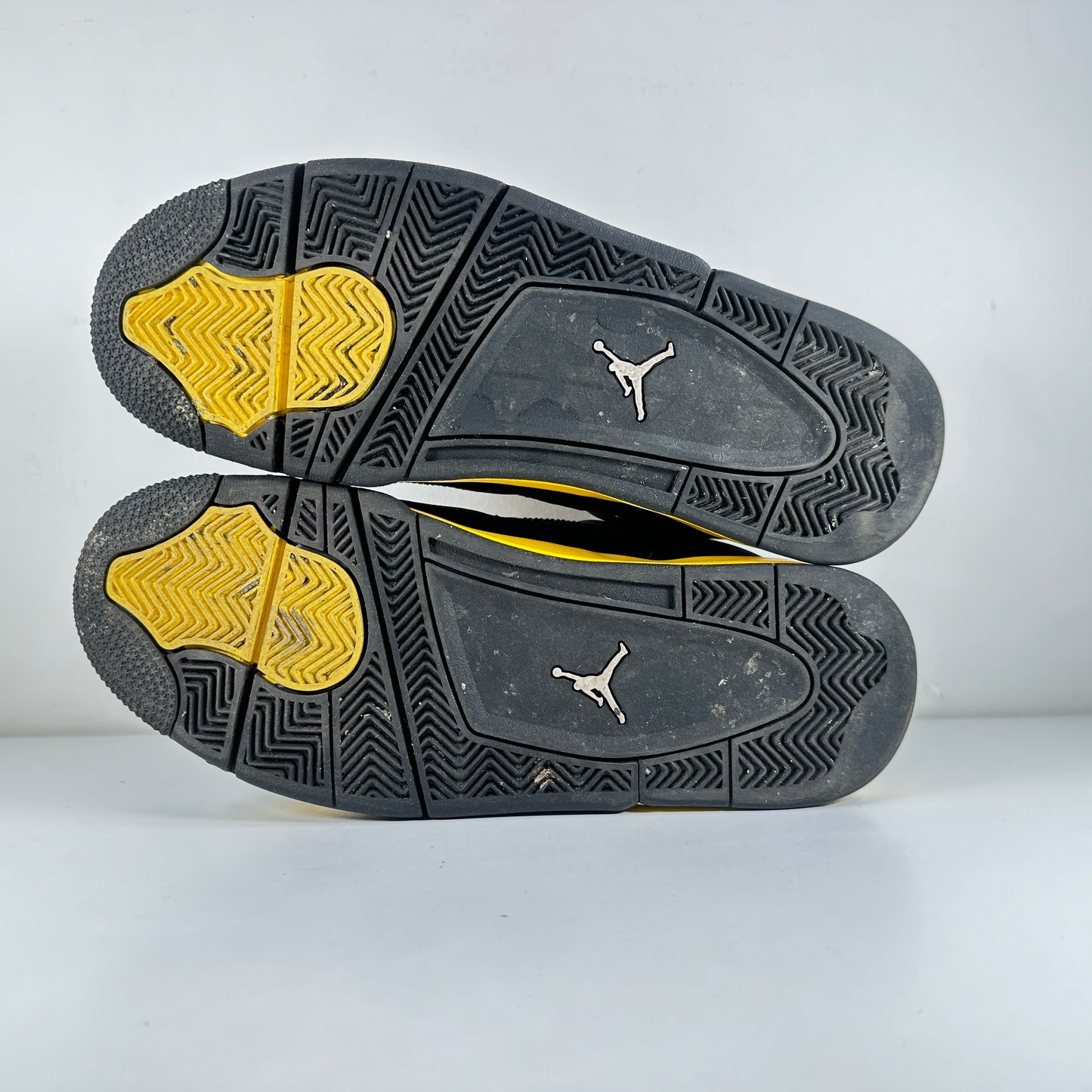 DH6927 017 Jordan 4 Retro Thunder [USED] - 10 M (Used)