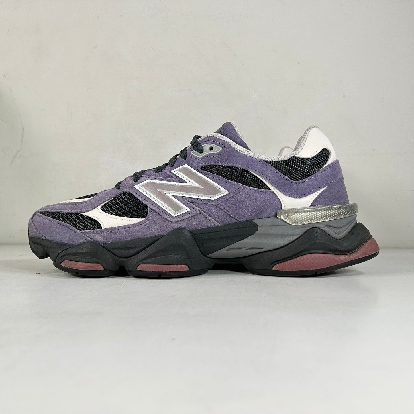 U9060VRB New Balance 9060 Violet Noir [USED] - 10 M (Used)