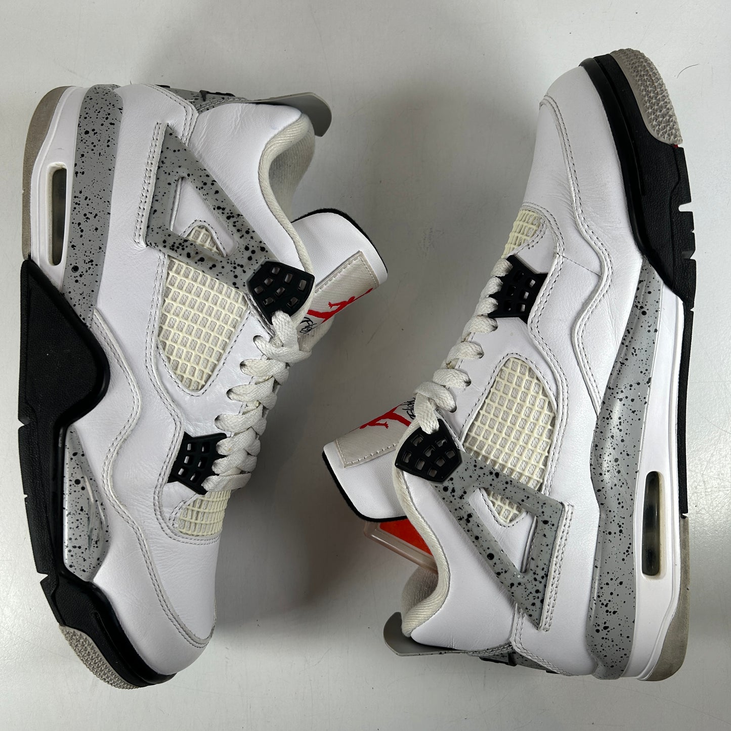 840606 192 Jordan 4 White Cement [USED] - 9 M (Used)