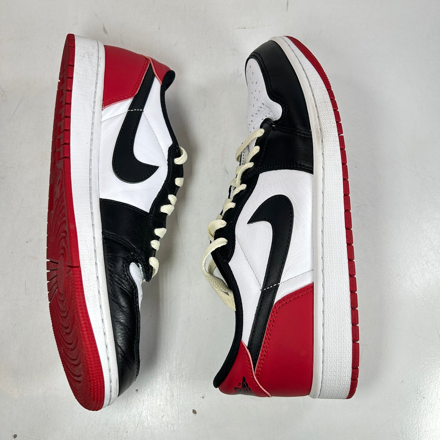 CZ0790 106  Jordan 1 Retro Low OG Black Toe (2023) [USED] - 10 M (Used)