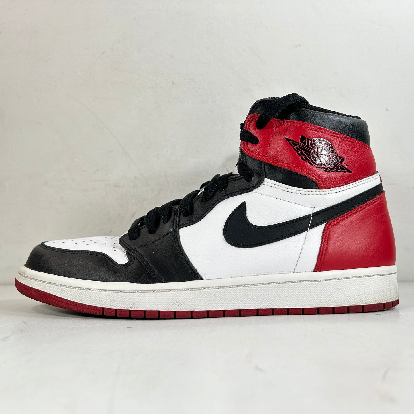 555088 125 Jordan 1 Retro Black Toe (2016) [USED] - 9.5 M (Used)