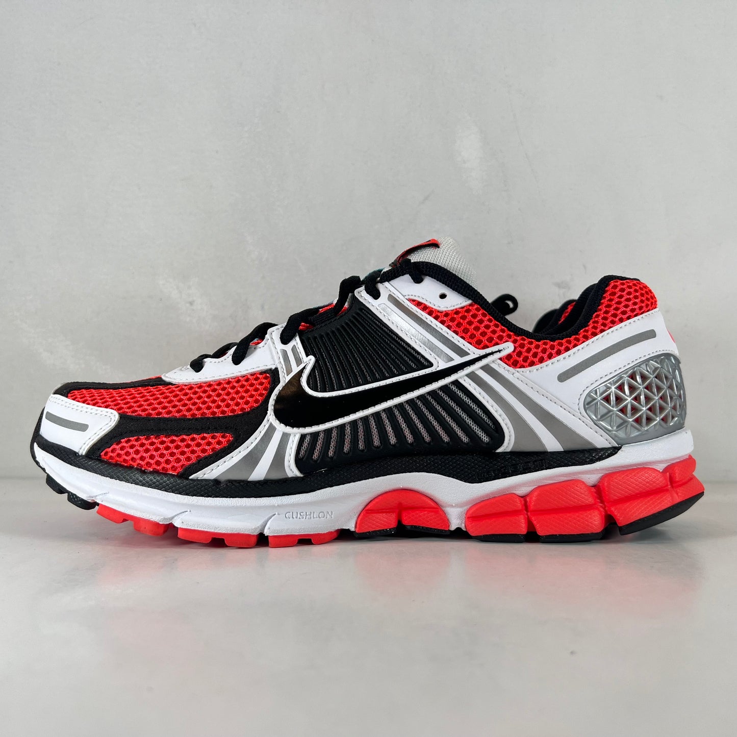 CZ8667 600 Nike Zoom Vomero 5 Bright Crimson [USED] - 10.5 M (Used)