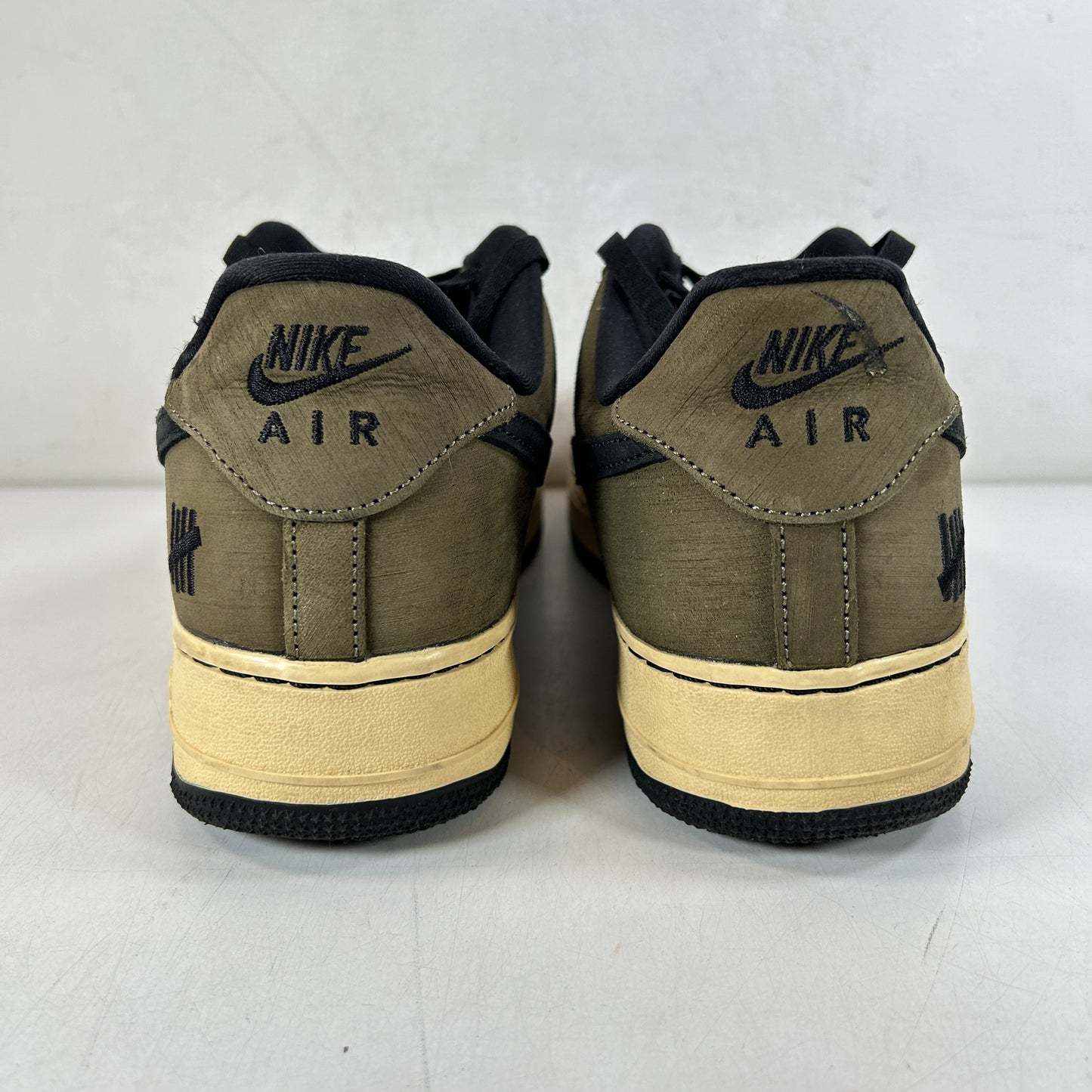 DH3064 300 Nike Air Force 1 Low SP Undefeated [USED] - 12 M (Used)