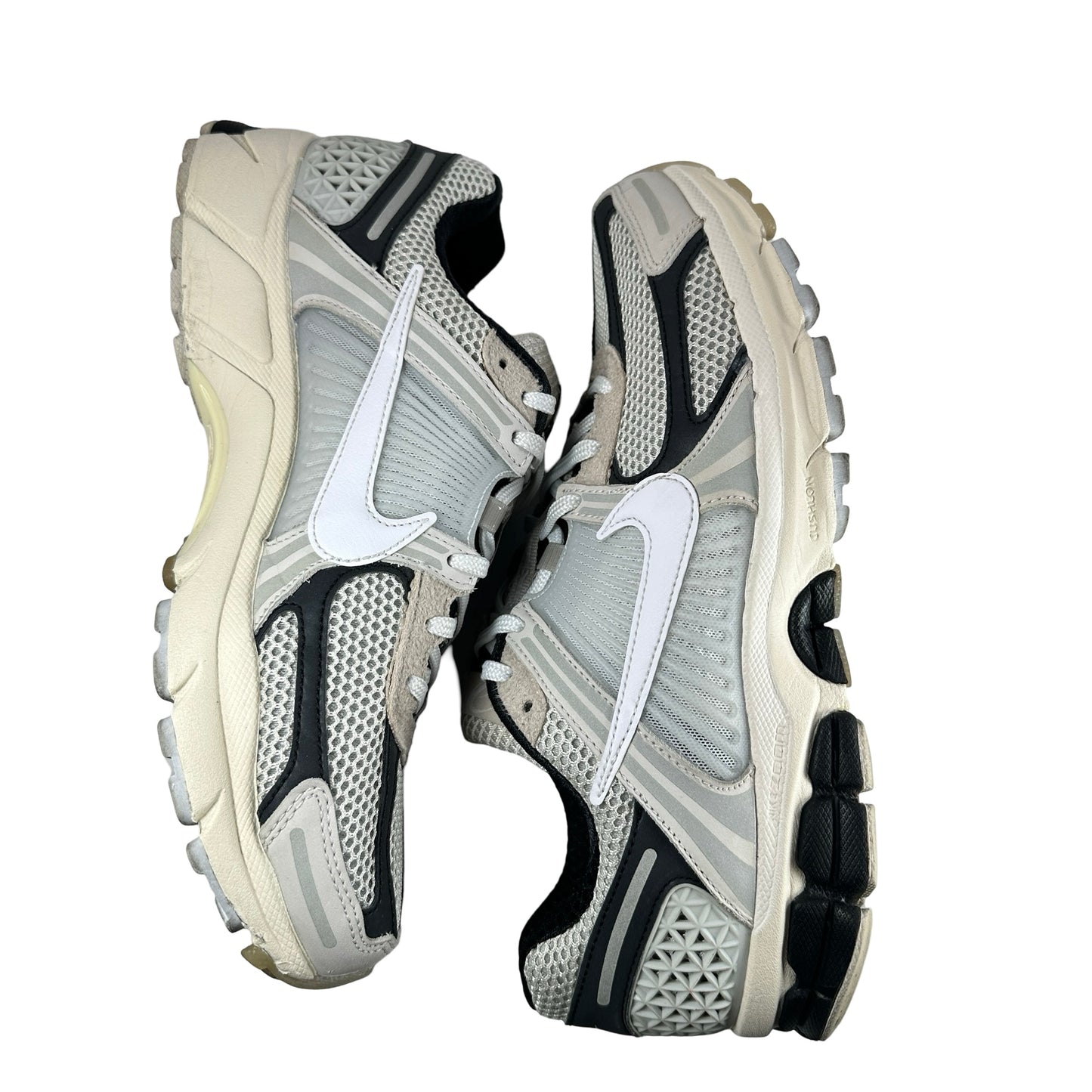 FN7649 110 Nike Zoom Vomero 5 Supersonic Light Bone Black [USED] - 9.5 M (Used)