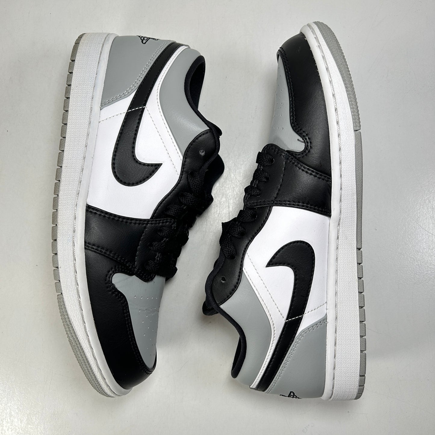 553558 052 Jordan 1 Low Shadow Toe [USED] - 8.5 M (Used)