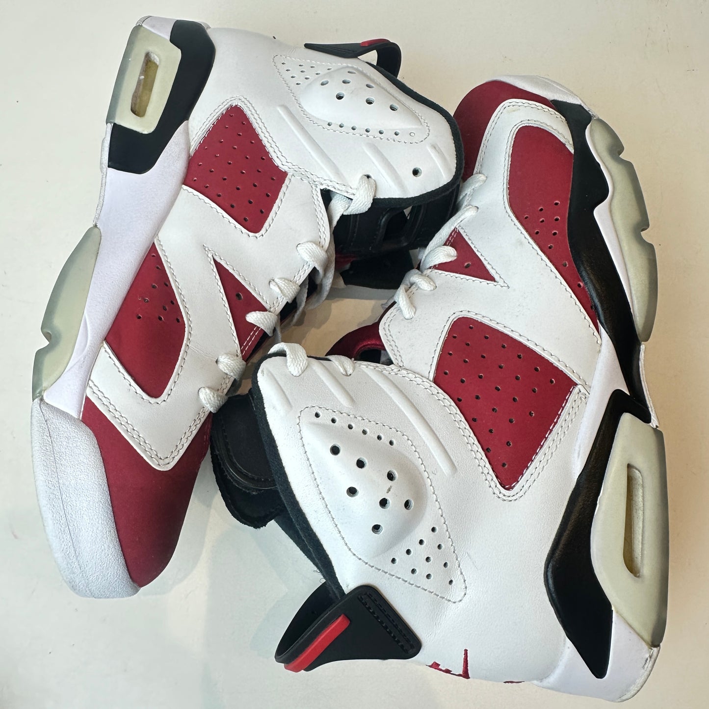 CT8529 106 Jordan 6 Retro Carmine [USED] - 9 M (Used)