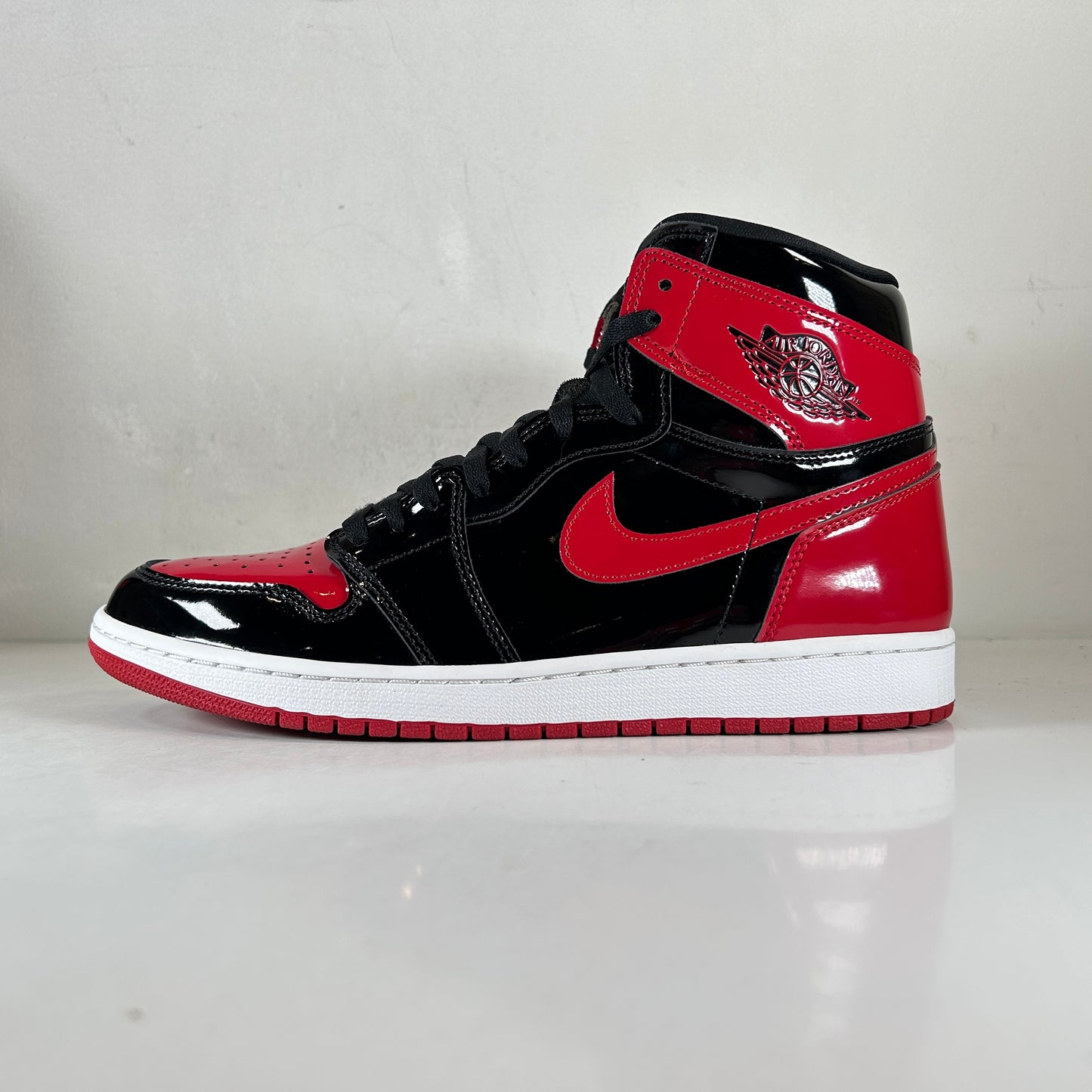 555088 063 Jordan 1 Retro High OG Patent Bred [USED] - 11 M (Used3)