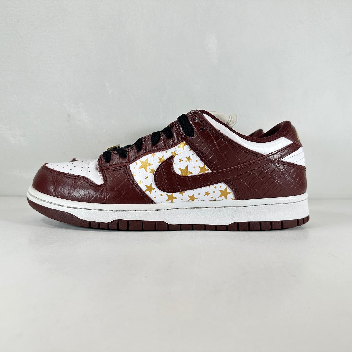 DH3228 103 Supreme Dunk SB Low Brown [USED] - 9 M (Used)
