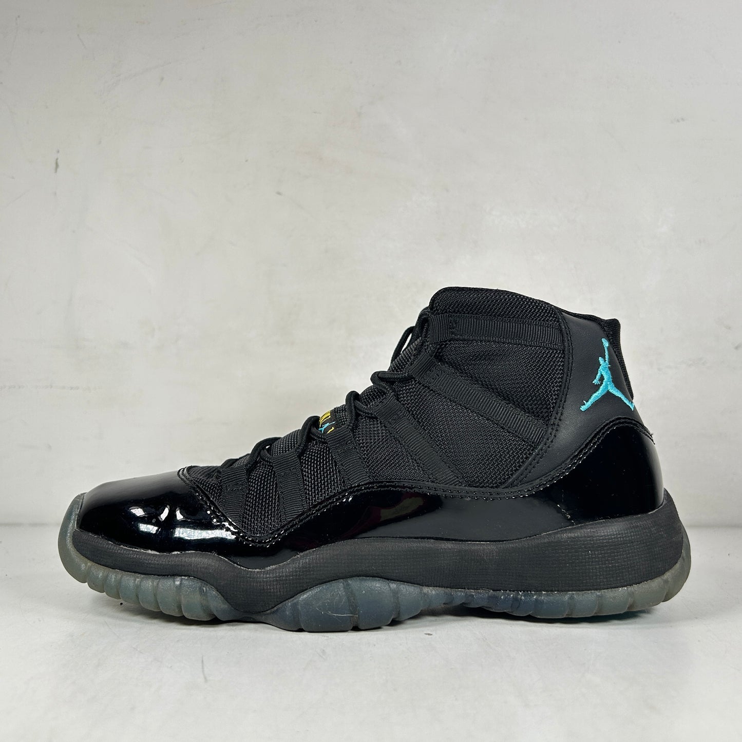 378038 006 Jordan 11 Retro Gamma Blue (GS)- 5 Y [USED]