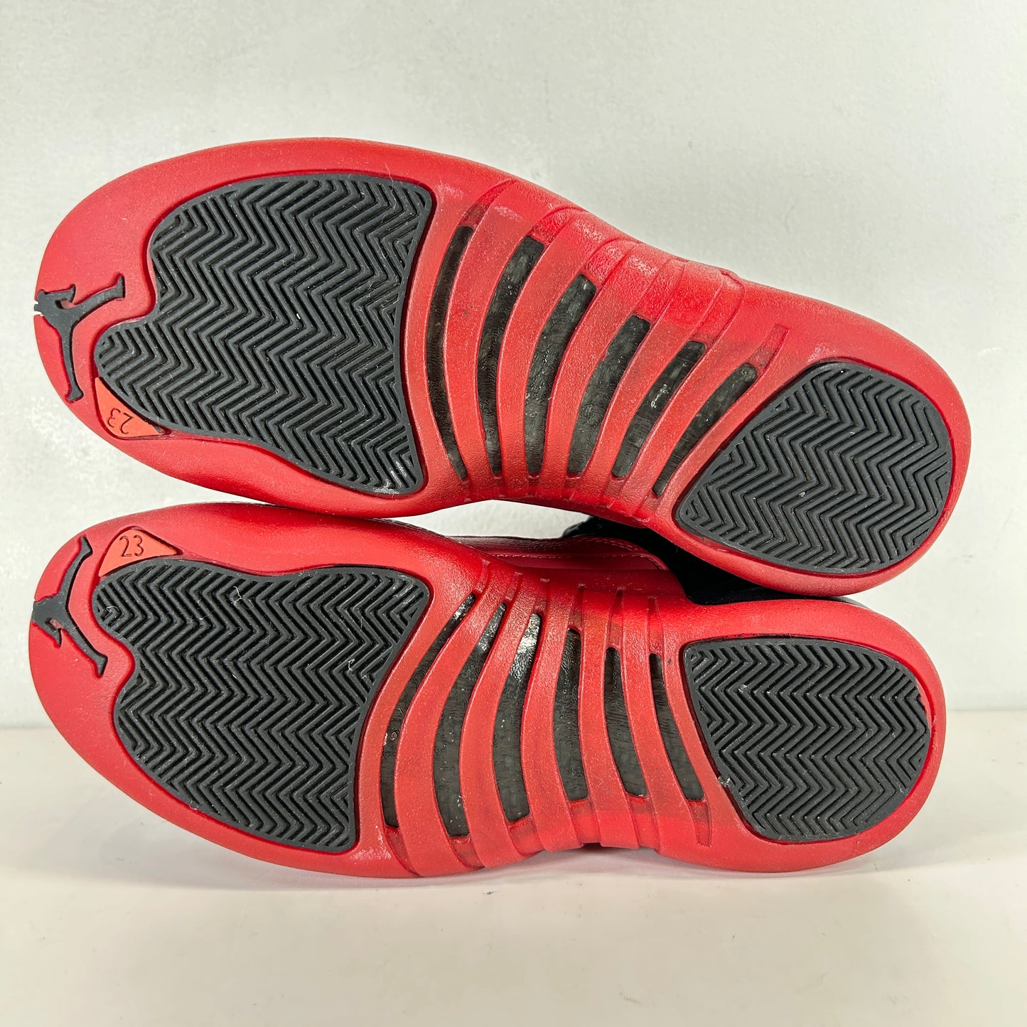 130690 002 Jordan 12 Retro Flu Game (2016) [USED] - 8 M (Used)