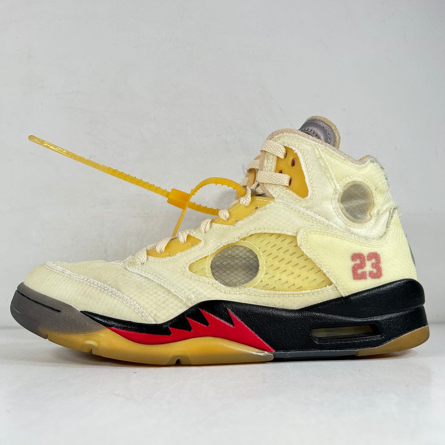 DH8565 100 Jordan 5 Off-Blanco Vela