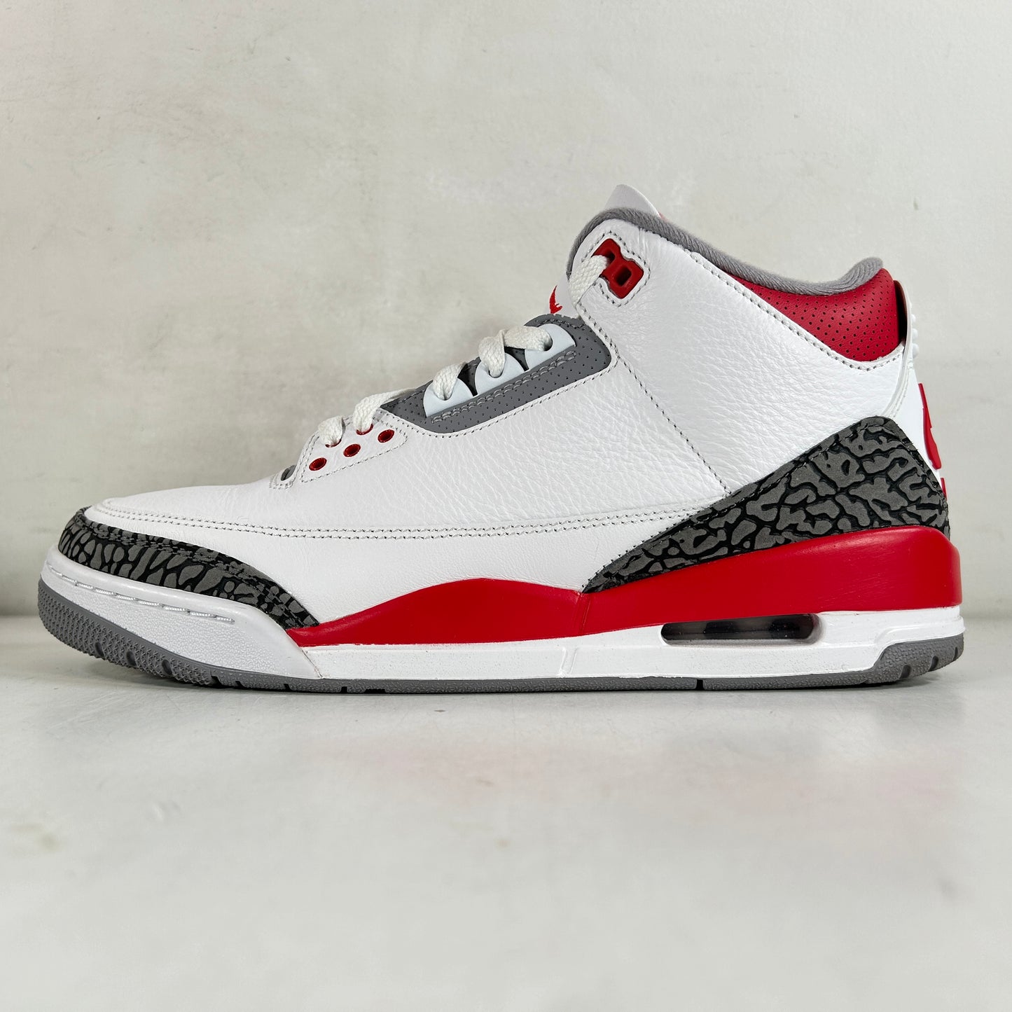 DN3707 160 Jordan 3 Retro Rojo fuego (2022)