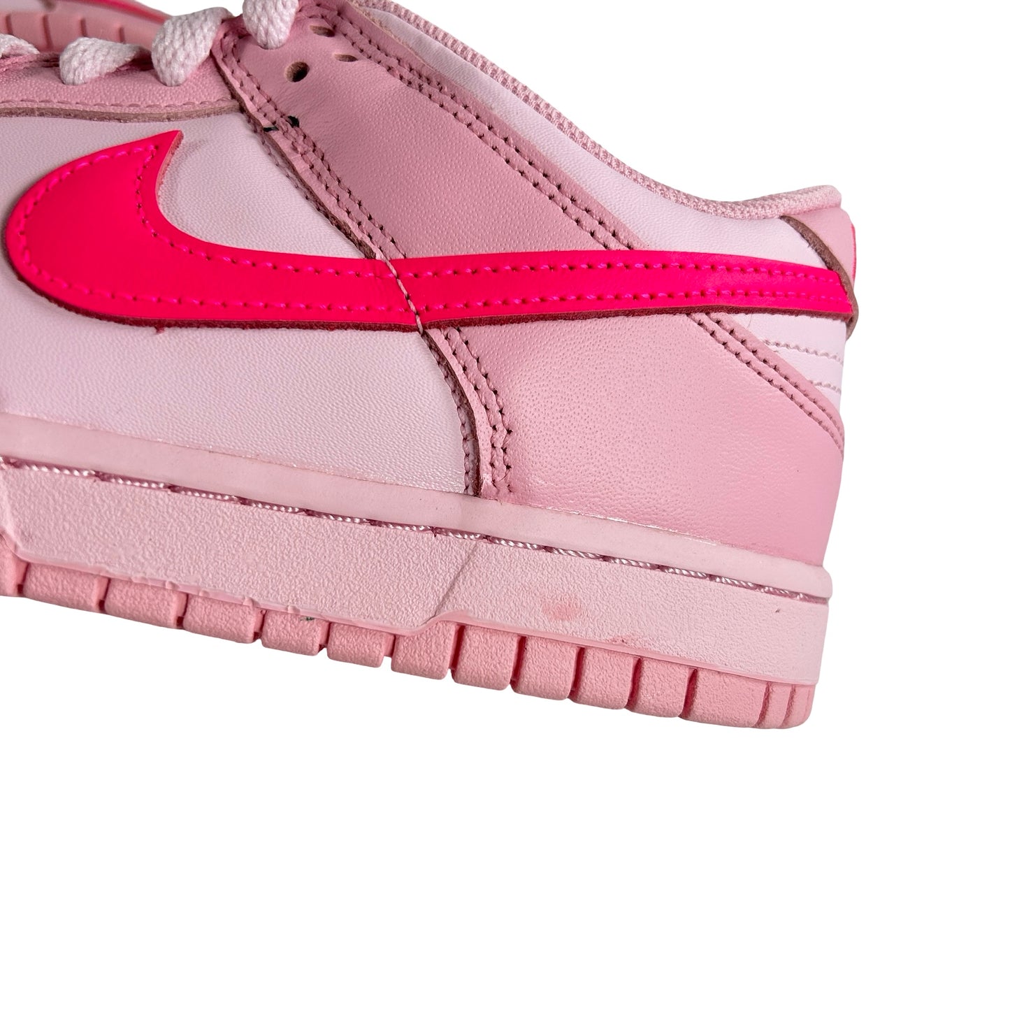 DH9765 600 Nike Dunk Low Triple Pink [CONDITIONAL] - 5.5 Y (Marks On Left Midsole) (Damaged Box)