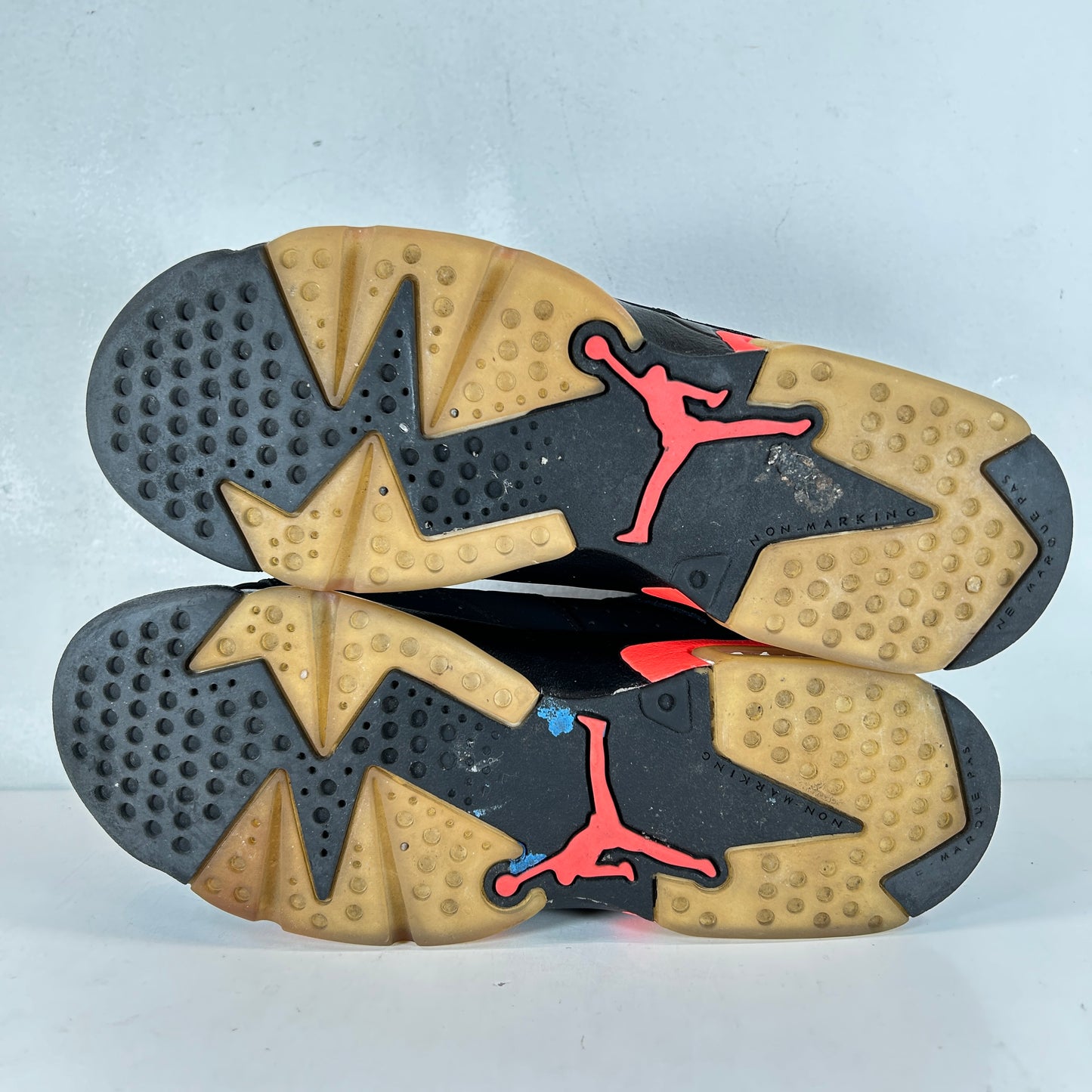 384665 060 Jordan 6 Black Infrared 2019 (GS) - 7 Y (Used)