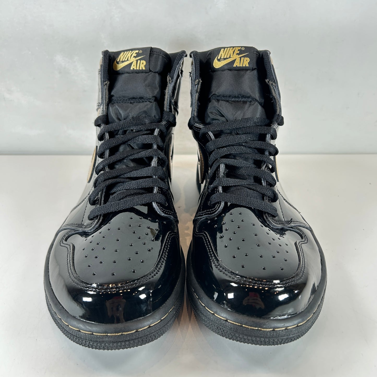 555088 032 Jordan 1 Black/Gold [USED] - 14 M (Used) (No Box)