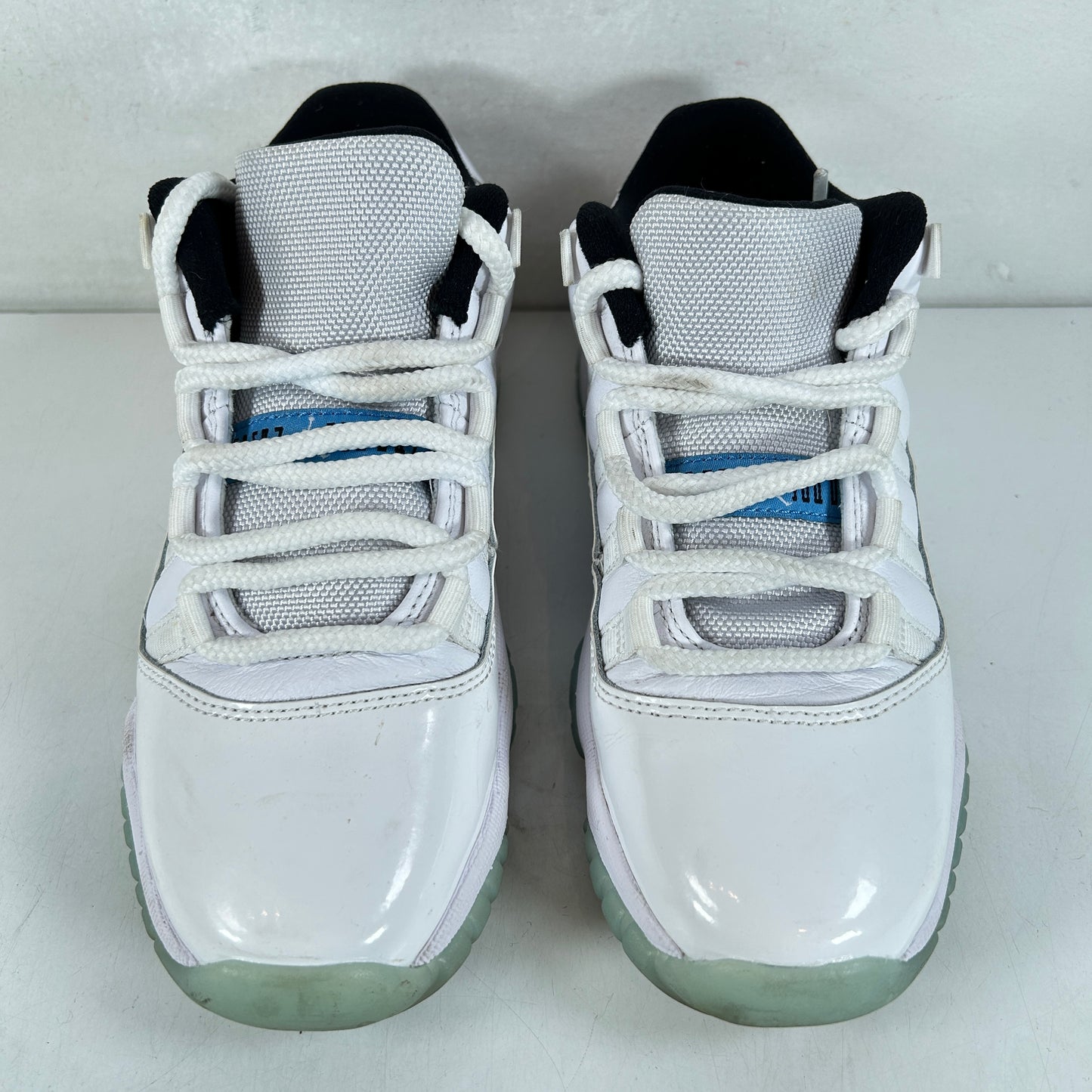 528896 117 Jordan 11 Retro Low Legend Blue (GS) [USED] - 4Y (Used)