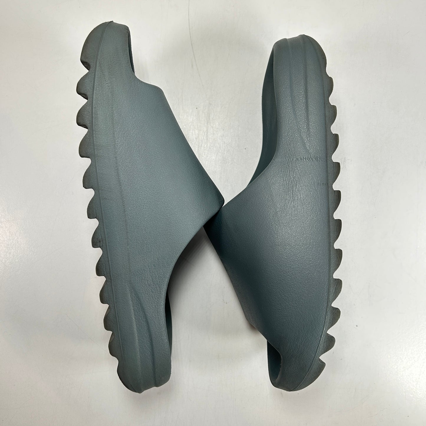 ID2349 adidas Yeezy Slide Slate Marino