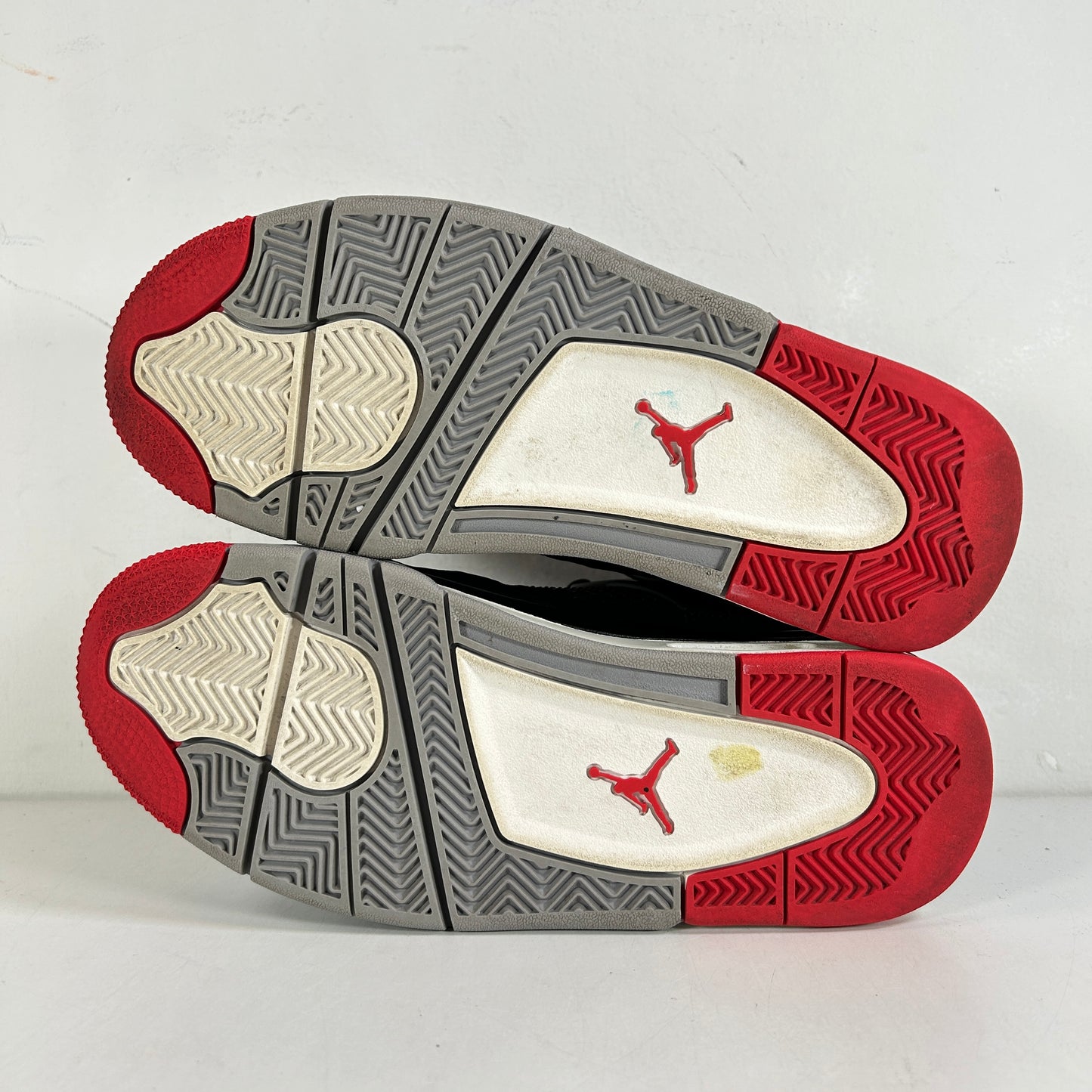 408452 060 Jordan 4 Retro Bred (2019) (GS) [USED] - 6.5 Y (Used)