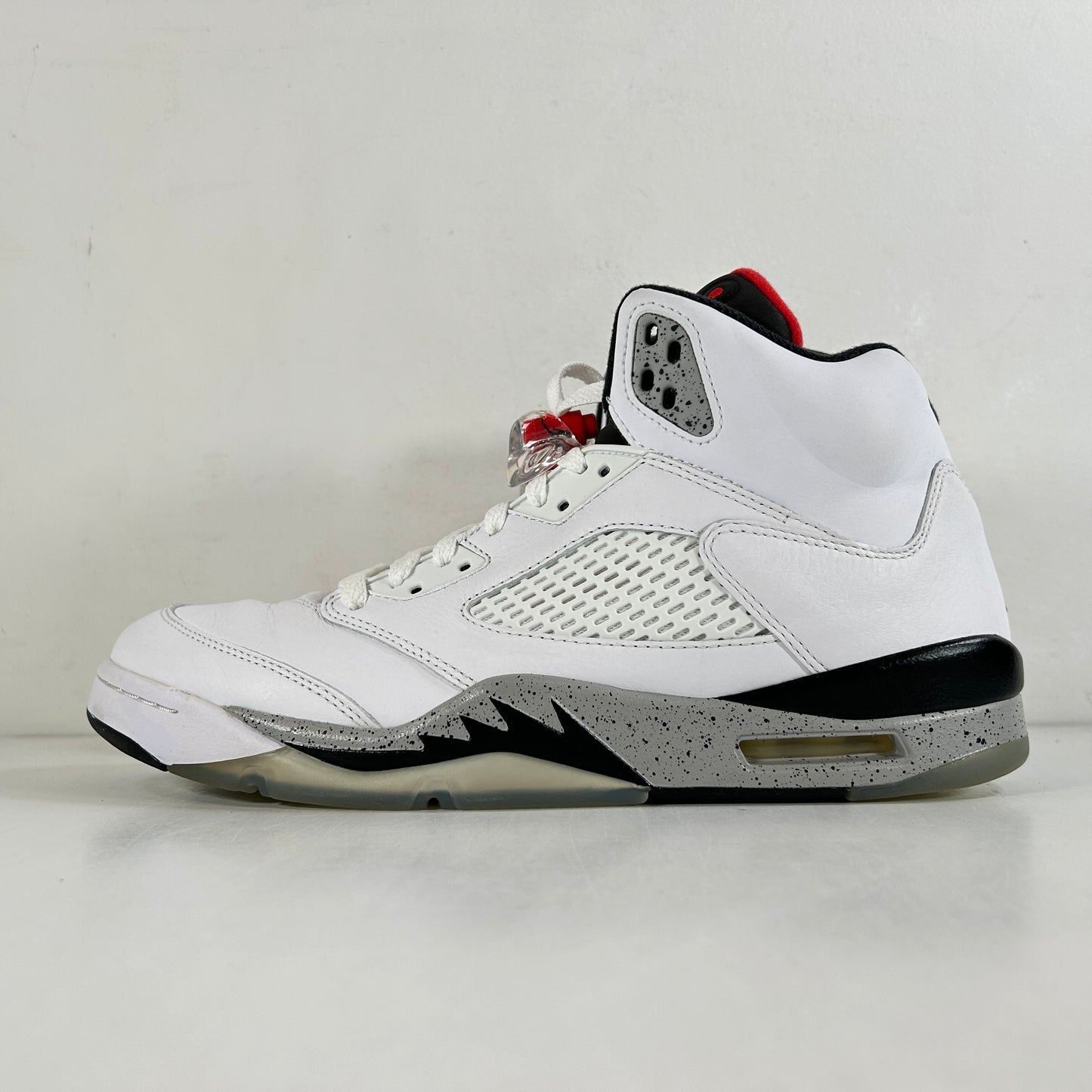 136027 104 Jordan 5 Retro White Cement [USED] - 10.5 M (VNDS) (Replace Box)