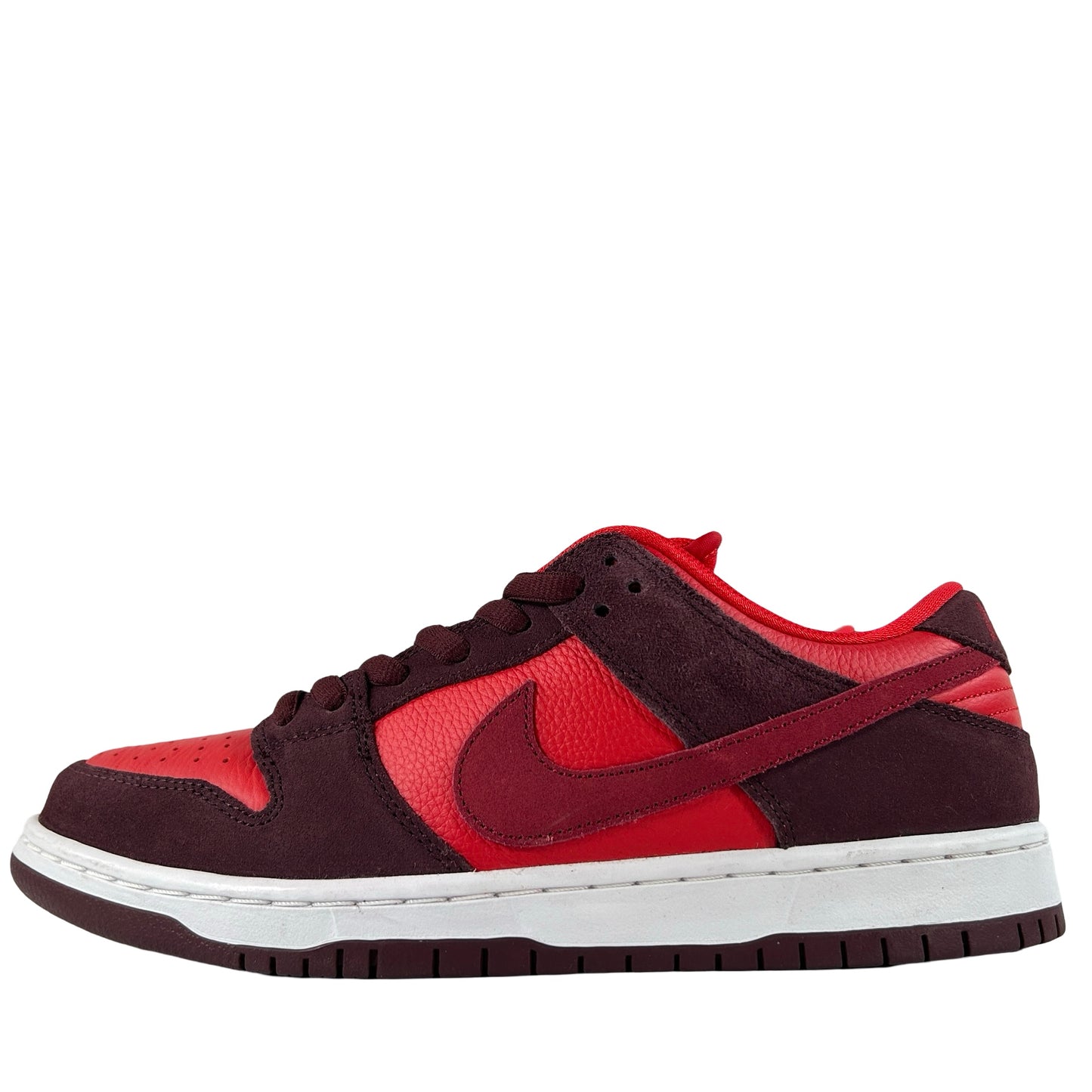 DM0807 600 Nike SB Dunk Low Cherry [USED] - 10 M (Used)