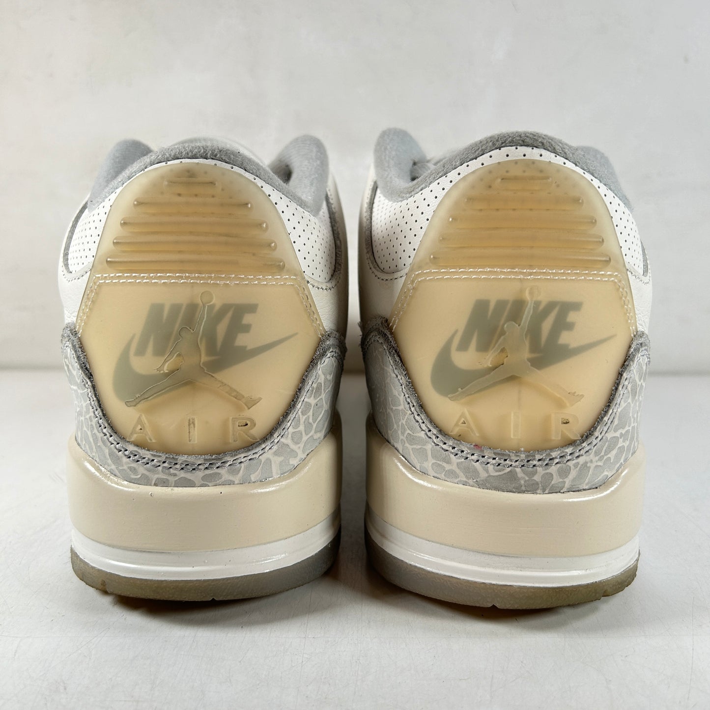 FJ9479 100 Jordan 3 Retro Craft Ivory [USED] - 11 M (Used)