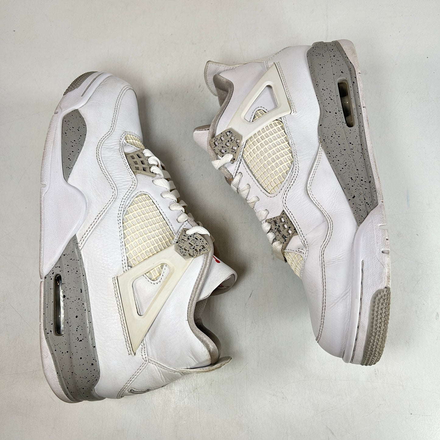 CT8527 100 Jordan 4 Retro White Oreo [USED] - 9.5 M (Used)