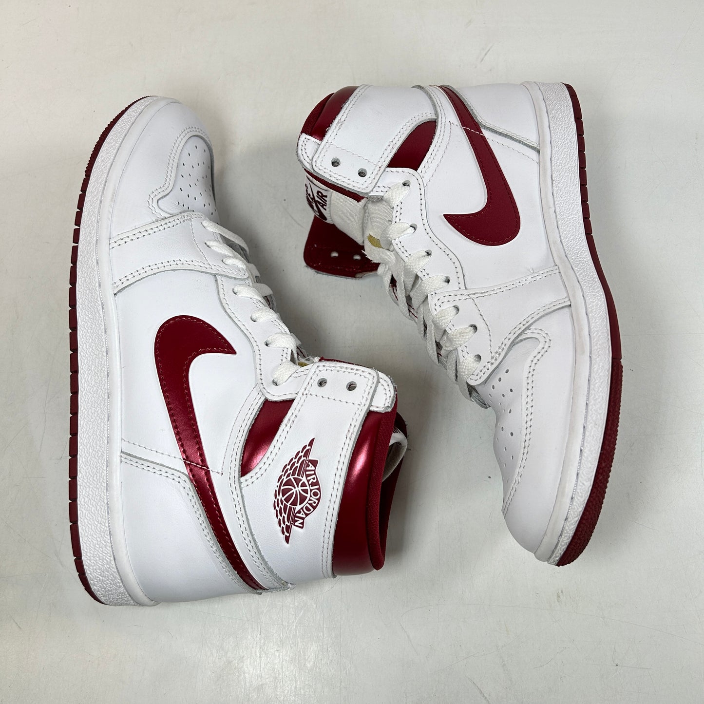 BQ4422 161 Jordan 1 Retro High 85 OG Metallic Burgundy [USED] - 8.5 M (Used)