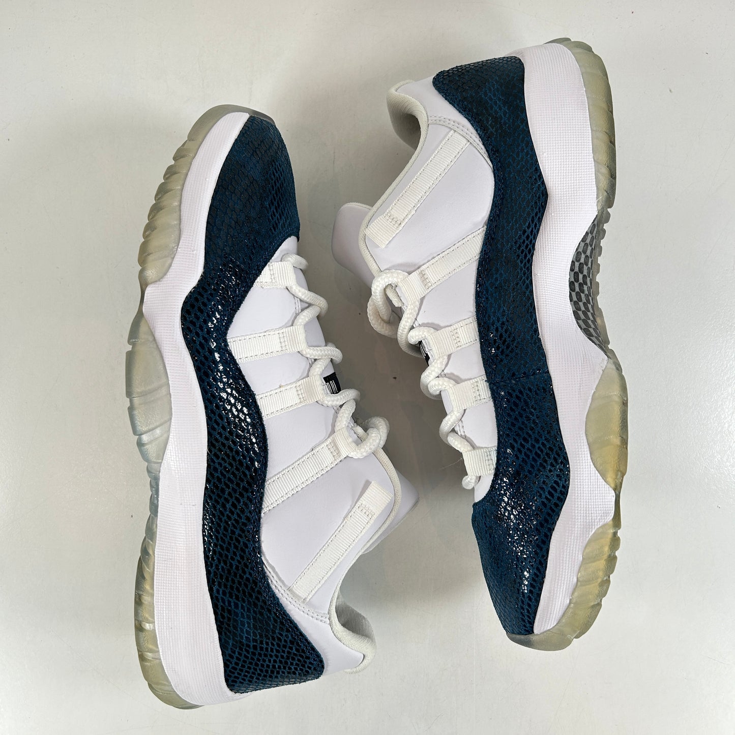 CD6846 102 Jordan 11 Retro Low Snake Navy (2019) [USED] - 10.5 M (VNDS) (Replace Box)