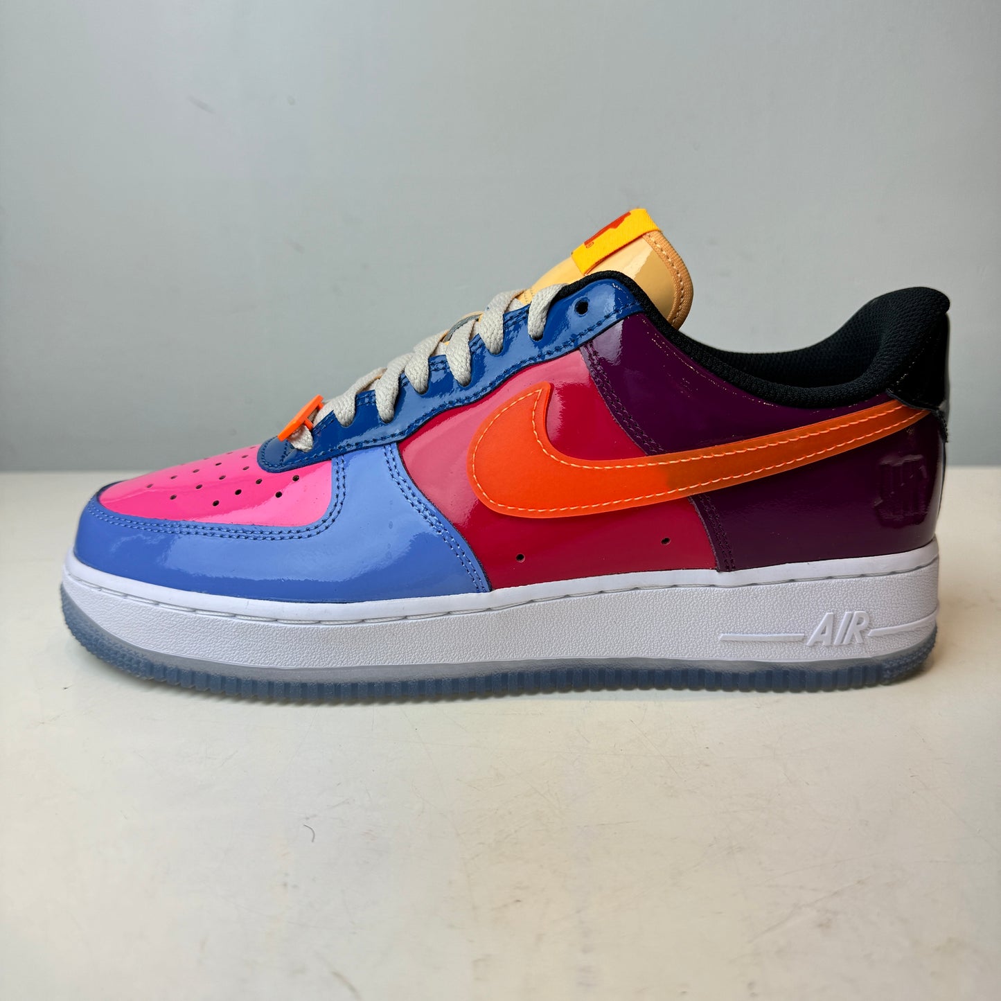 DV5255 400 Nike Air Force 1 Low SP UNDFTD Patente múltiple