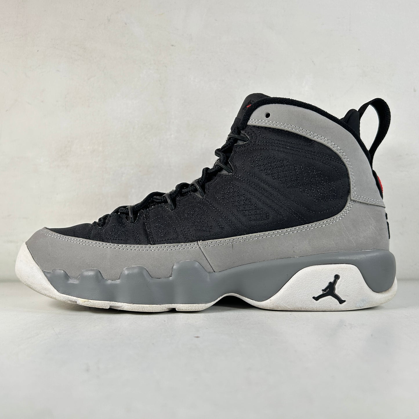 302359 060 Jordan 9 Retro Particle Grey (GS) [USED] - 7 Y (Used)
