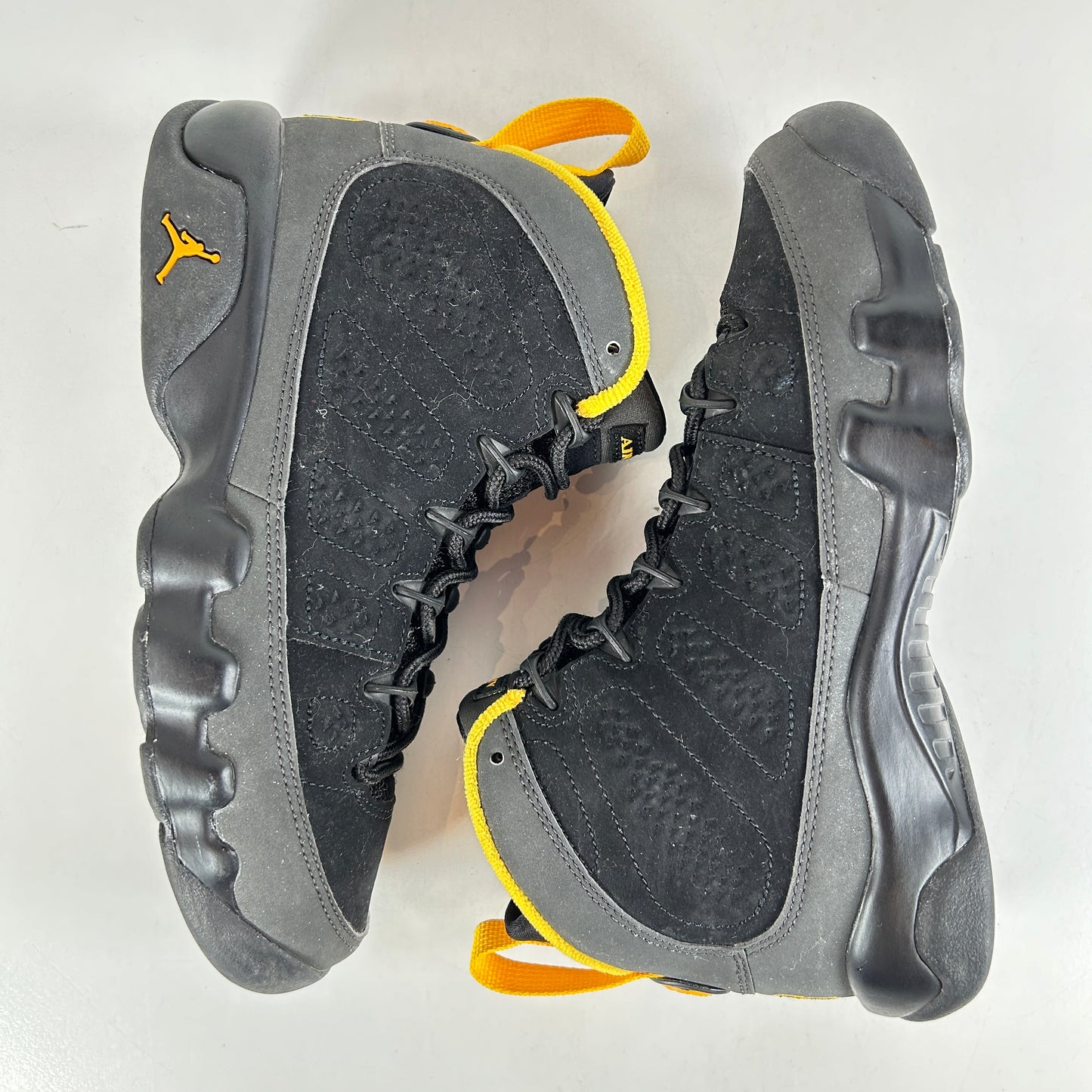 302359 070 Jordan 9 Retro Dark Charcoal University Gold (GS) [USED] - 4.5 Y (Used) (No Box)