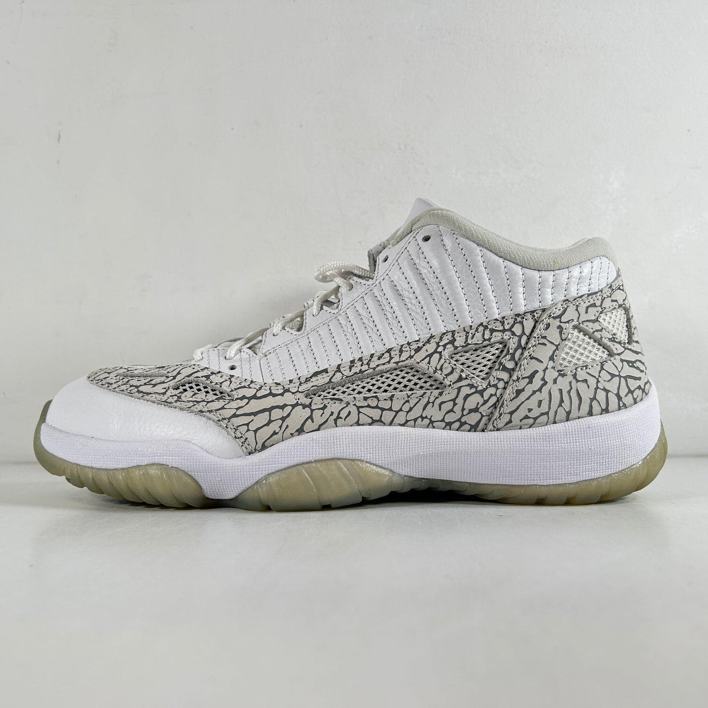 306008 102 Jordan 11 Retro Low IE Cobalt (2015) [USED] - 10.5 M (VNDS) (Replace Box)