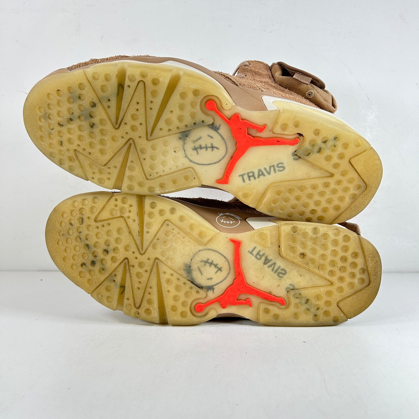DH0690 200 Jordan 6 Retro Travis Scott British Khaki [USED] - 8.5 M (Used)