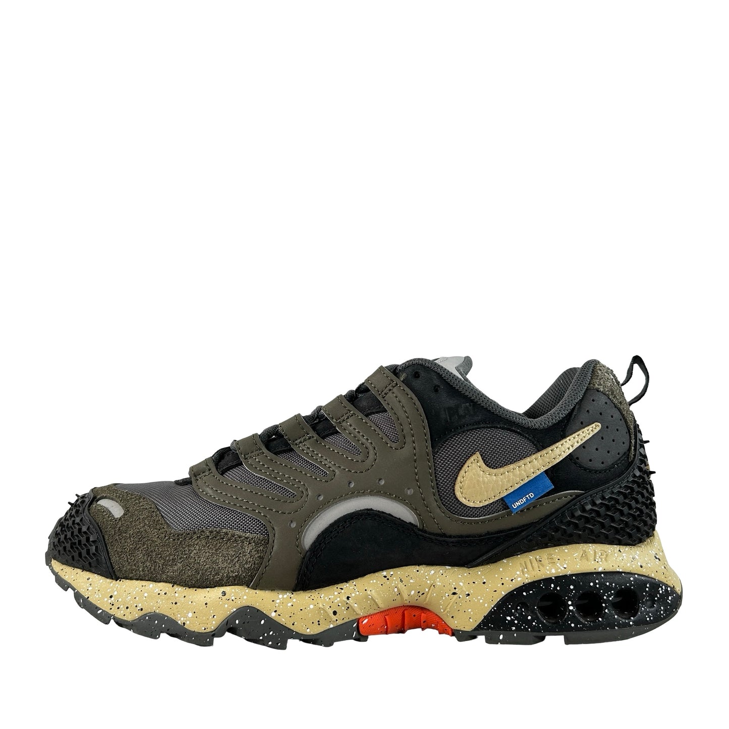 FN7546 300 Undefeated x Air Terra Humara Cargo Khaki [USED] - 9.5 M (Used)