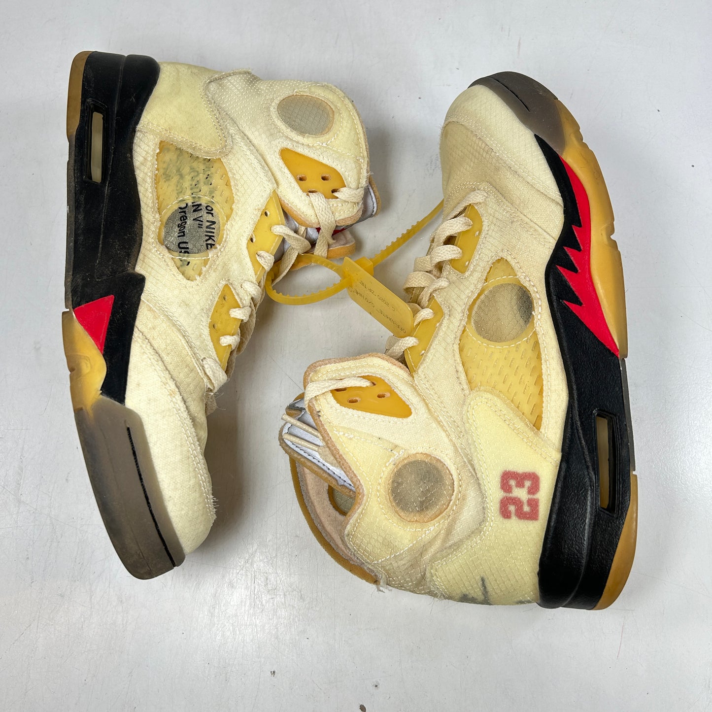 DH8565 100 Jordan 5 Off-White Sail [USED] - 8.5 M (Used)