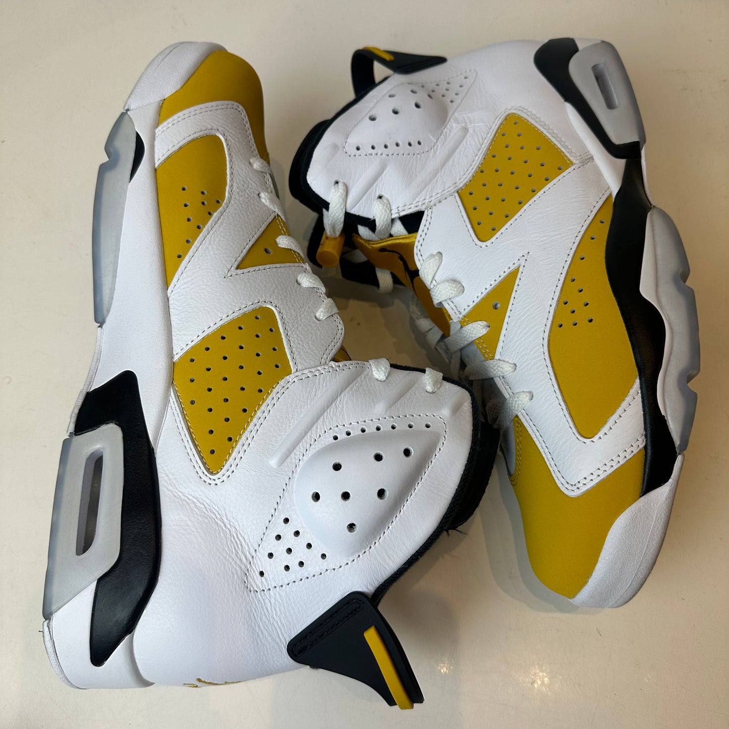 CT8529 170 Jordan 6 Retro Yellow Ochre [USED] - 13 M (Used)