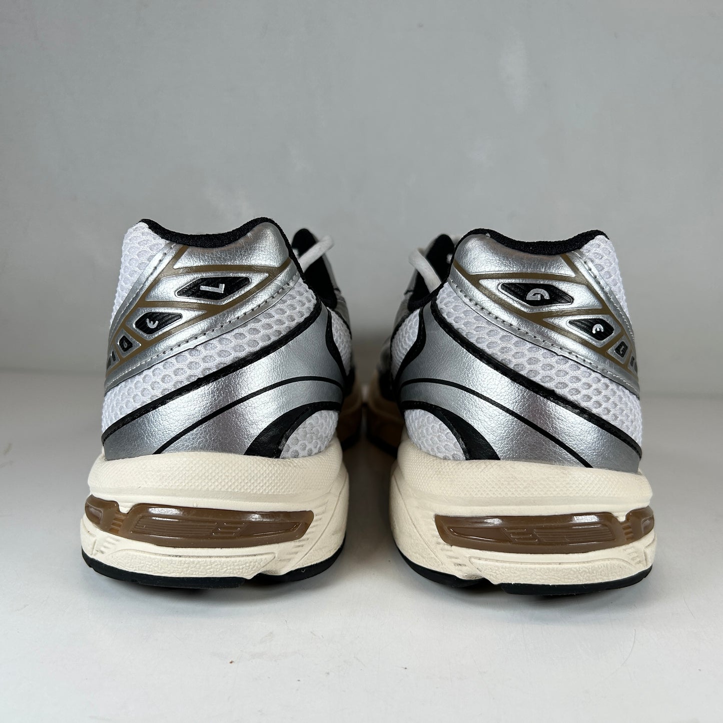 1201A256 113 ASICS Gel-1130 White Clay Canyon [USED] - 9 M (Used)