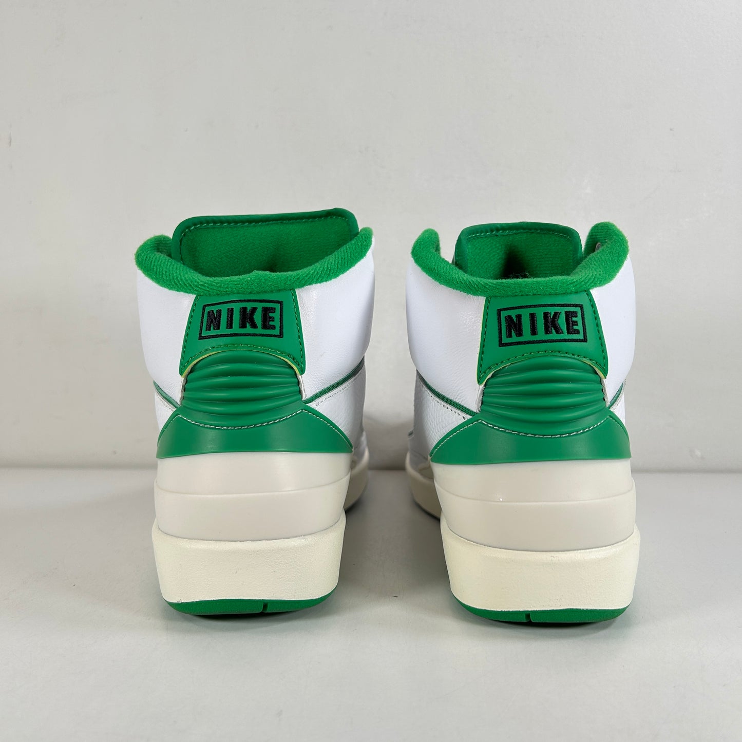 DR8884 103 Jordan 2 Retro Lucky Green - 8.5 M (Used3)