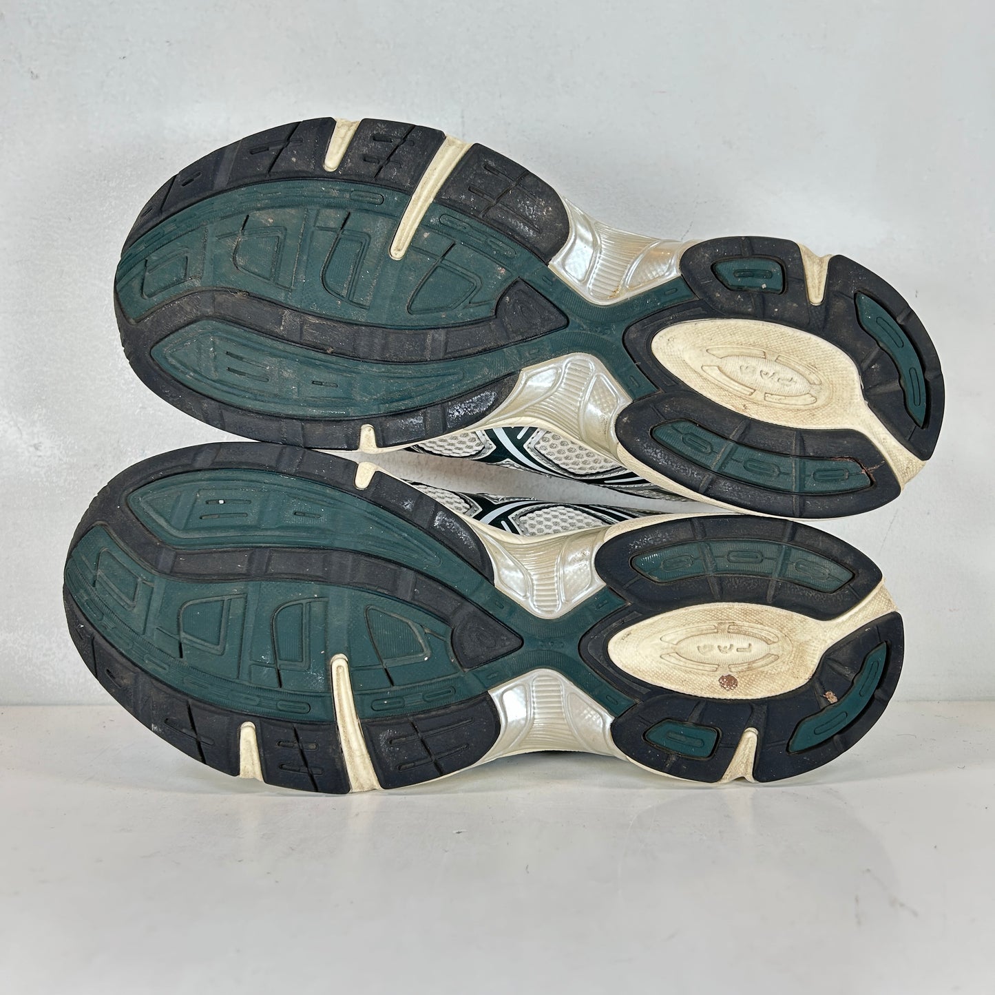 1201A956 100 ASICS Gel-1130 Kith Cream Scarab (2023) [USED] - 12 M (Used)