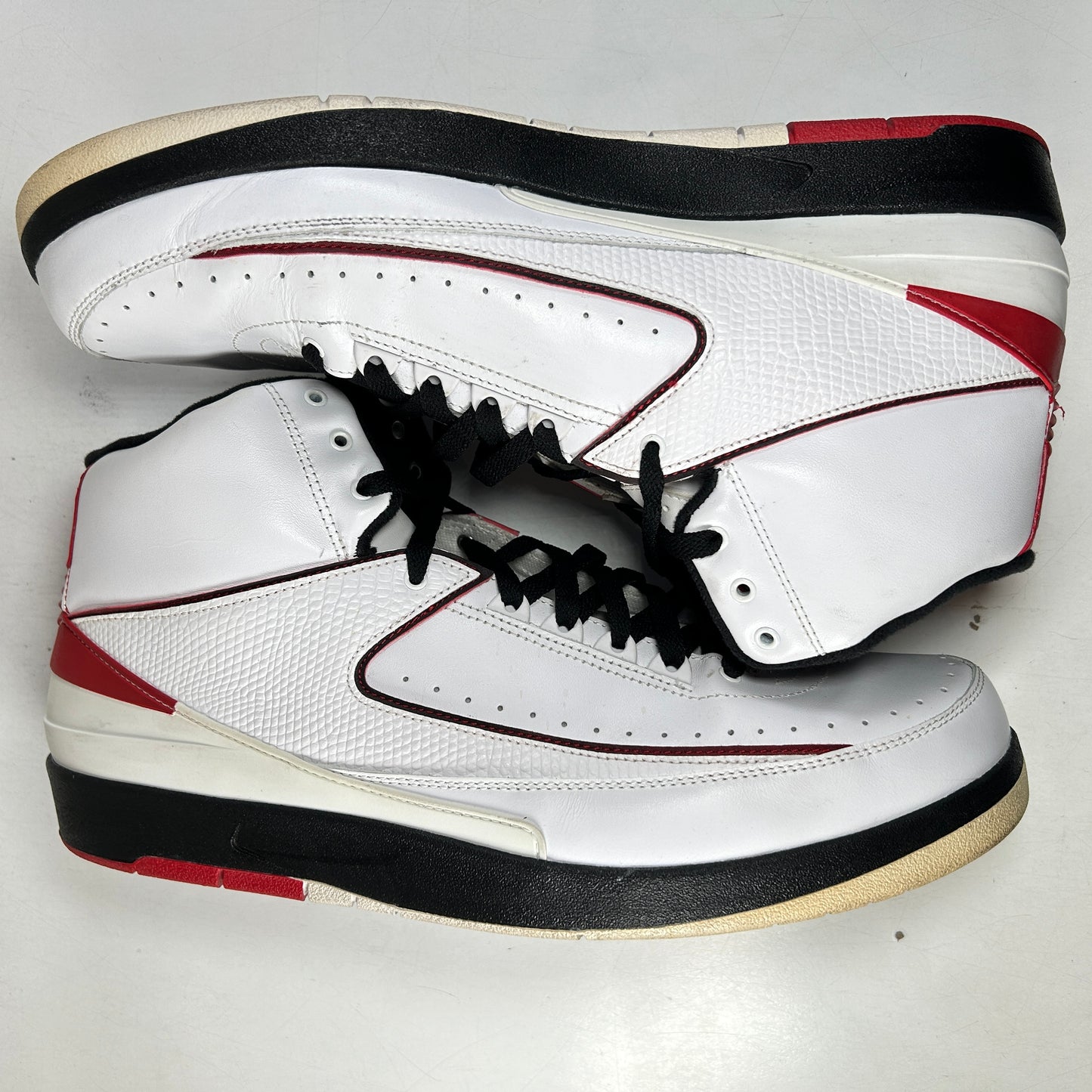 395709 101 Jordan 2 Retro QF White Varsity Red (2010) [USED] - 14 M (Used) (No Box)