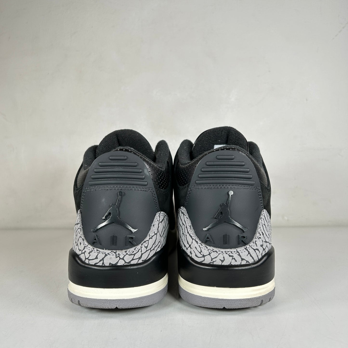 CK9246 001 Jordan 3 Retro Off Noir (Mujeres)