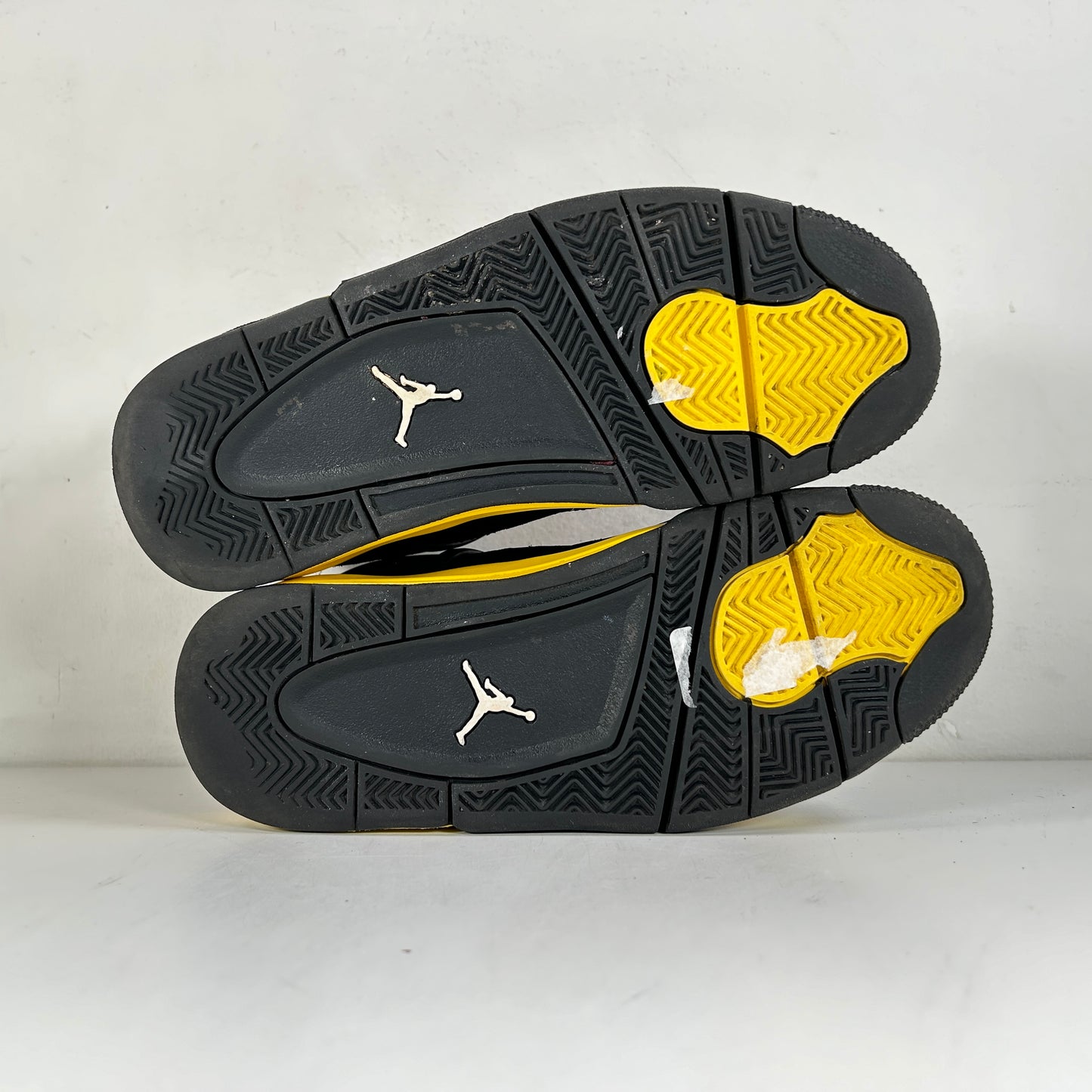 408452 017 Jordan 4 Retro Thunder (2023) (GS) - 7 Y (Used) (No Box2)