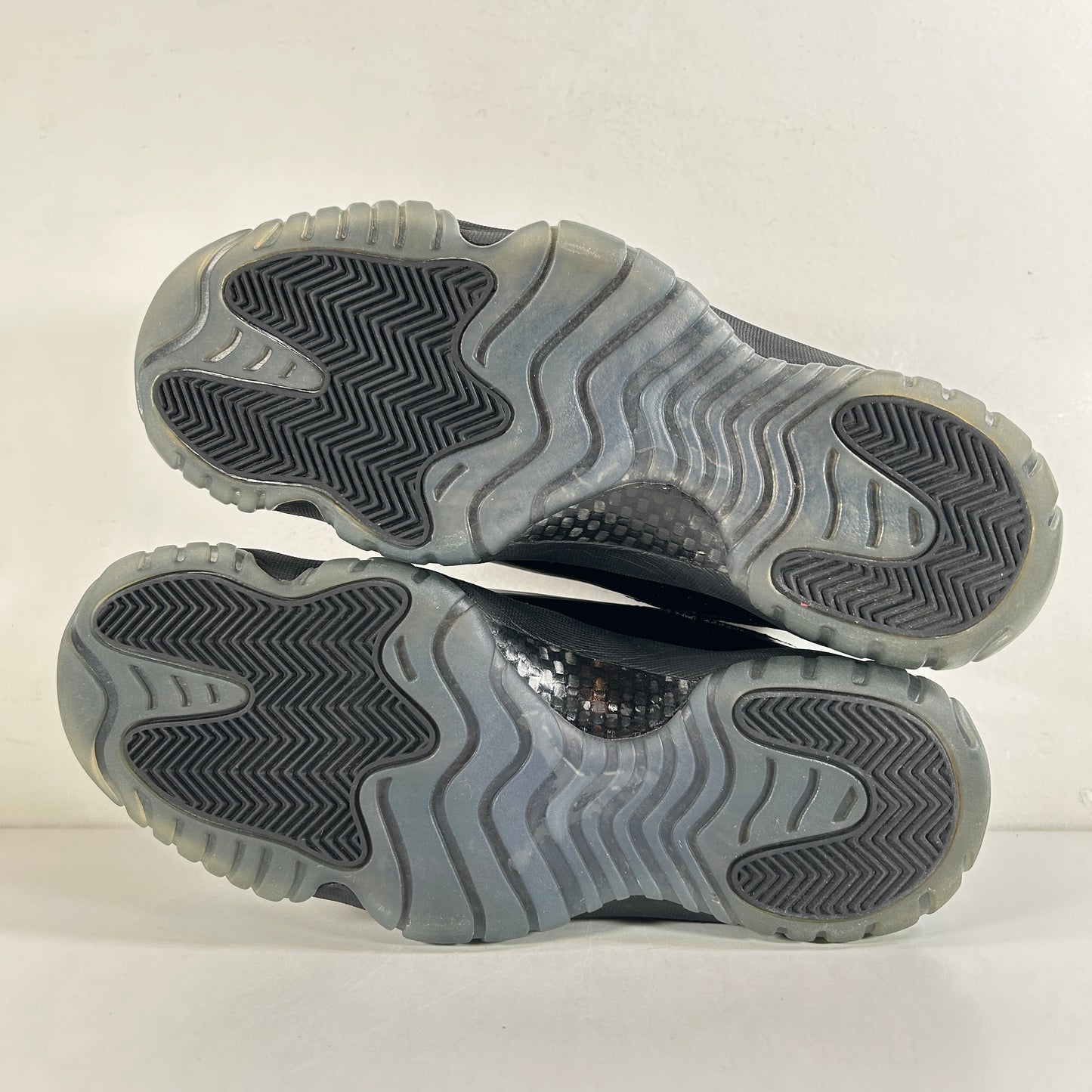 378037 005 Jordan 11 Retro Cap and Gown [USED] - 10.5 M (VNDS)