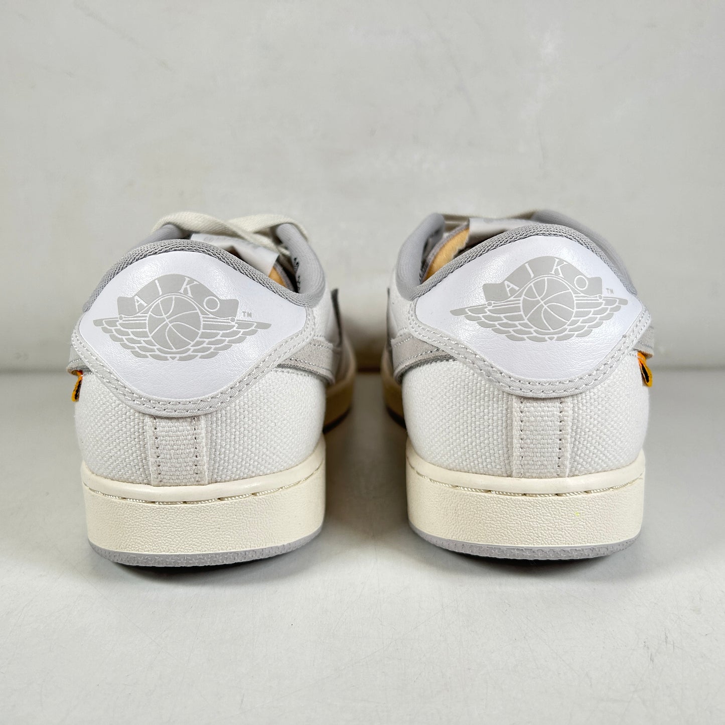 DO8912 101 Jordan 1 Retro AJKO Low SP Unión Lona Blanca