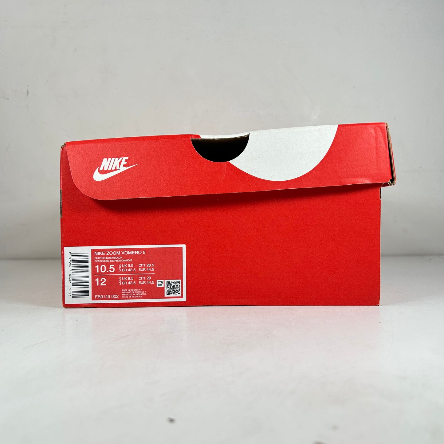 FB9149 002 Nike Zoom Vomero 5 Photon Dust Laser Orange [USED] - 10.5 M (Used)